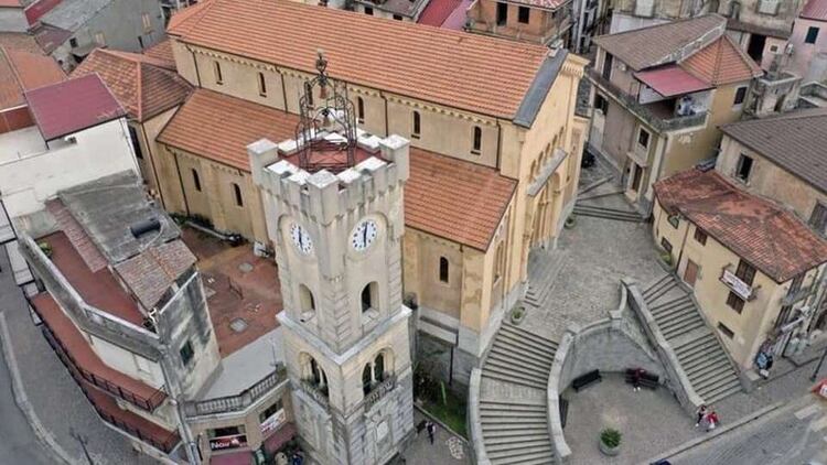 Cinquefrondi es un municipio de la región de Calabria, en la zona sur del país, que tiene apenas 6 mil habitantes