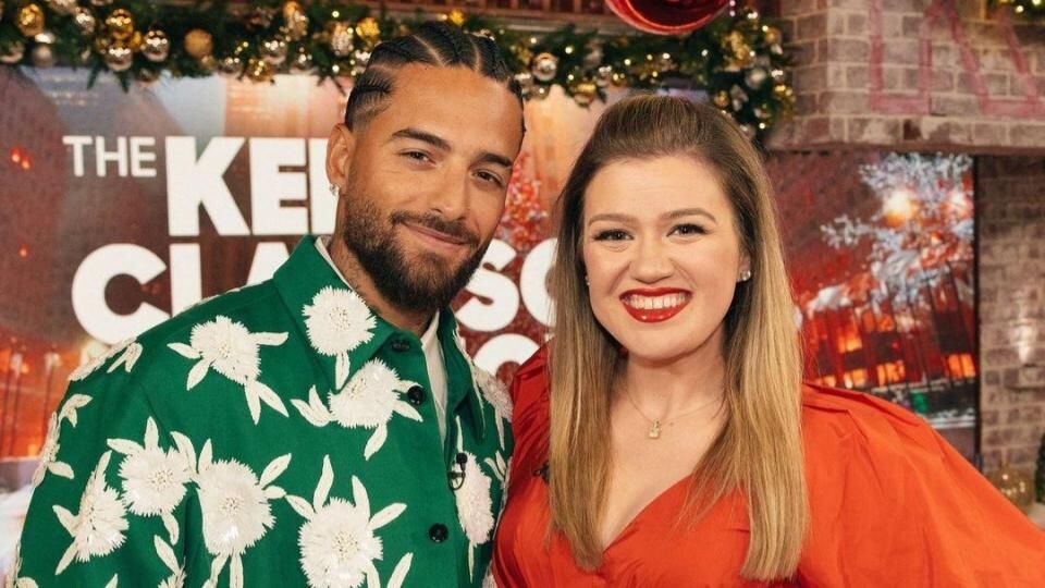 Maluma pasó por "Kelly Clarkson Show", el programa de entrevistas de la recordada ganadora del primer "American Idol" - crédito @kellyclarksonshow/Instagram