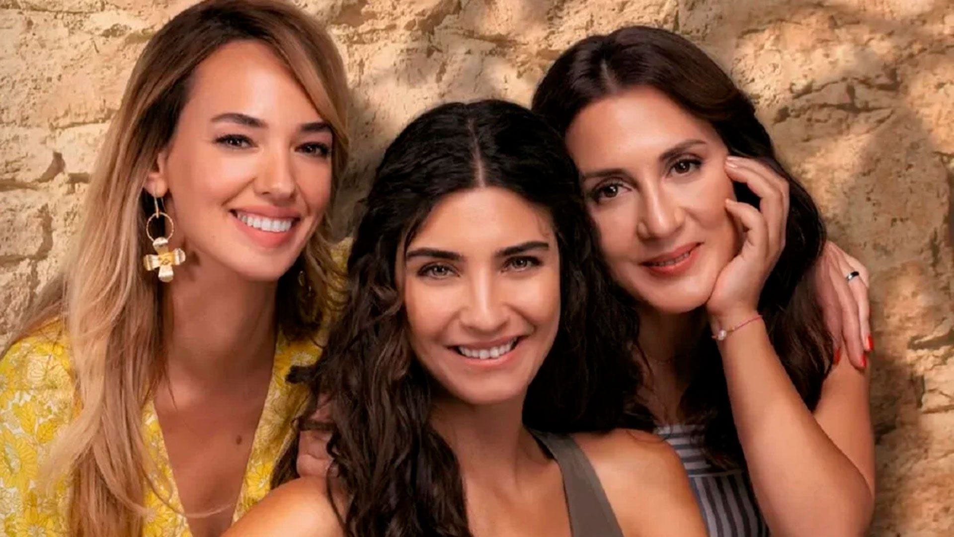 Un viaje entre tres amigas y las constelaciones familiares, el centro de esta historia. (Netflix)