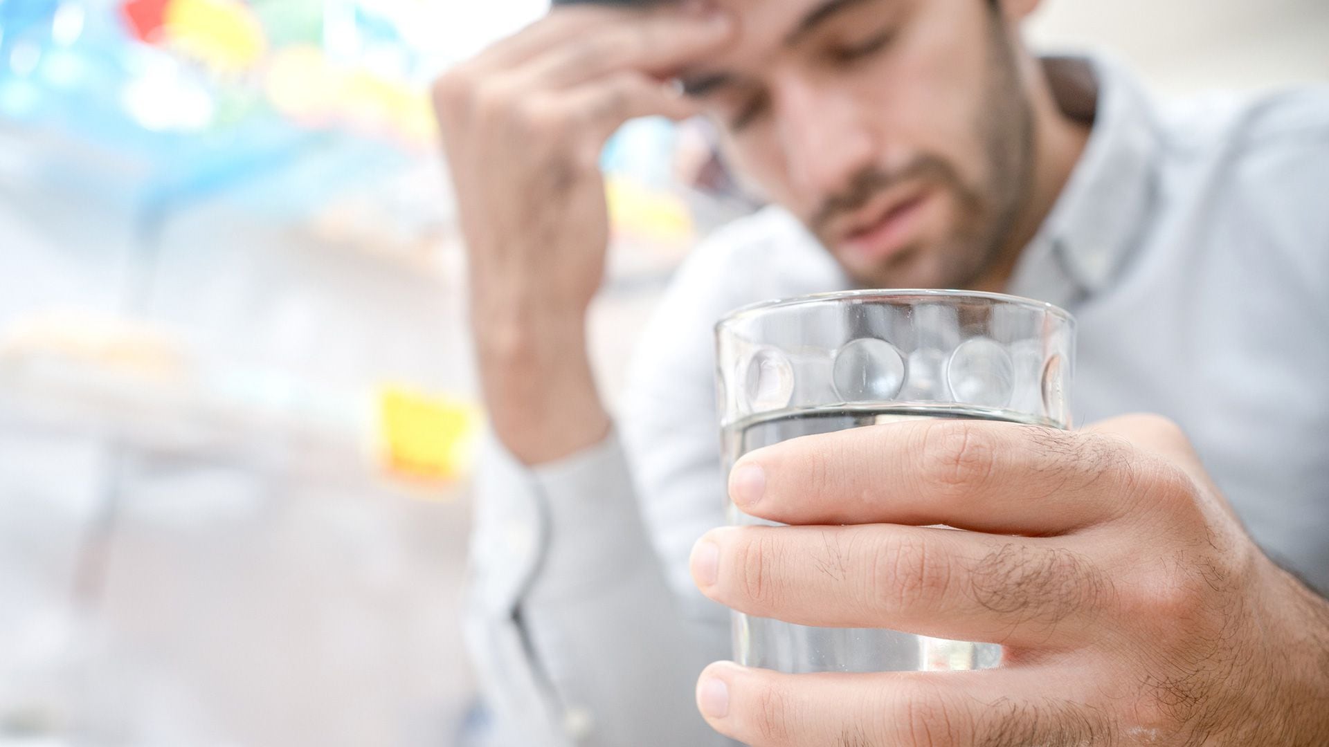 Los gobiernos deberían promover los impuestos saludables. Son impuestos que aumentan los precios del alcohol para que sea menos accesible y se reduzcan sus efectos perjudiciales en la población/Getty