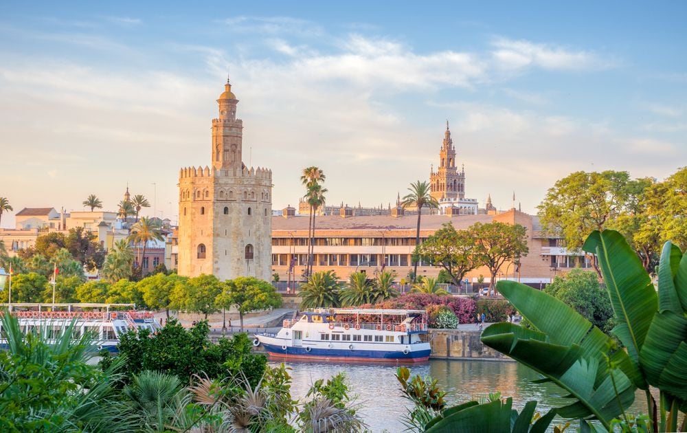 La Torre del Oro, en Sevilla. El monumento que ha servido de inspiración a Disney (Shutterstock).