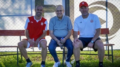 Alejandro Sabella en una visita a Javier Mascherano y Gaby Milito en Estudiantes de La Plata.