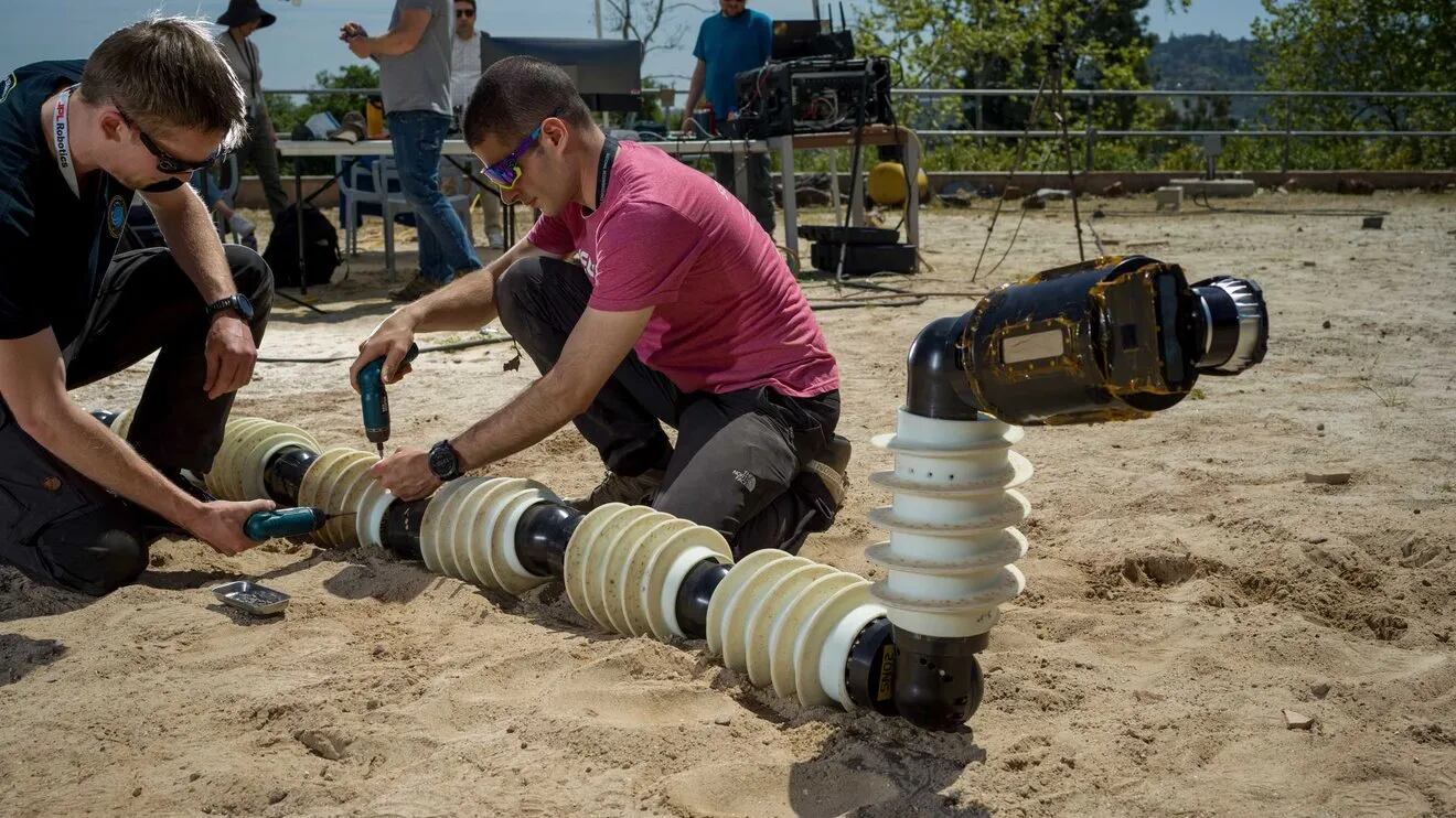 Este robot en forma de serpiente desarrollado por la Nasa están enfocado en descubrir vida extraterrestres. (Foto: Nasa)