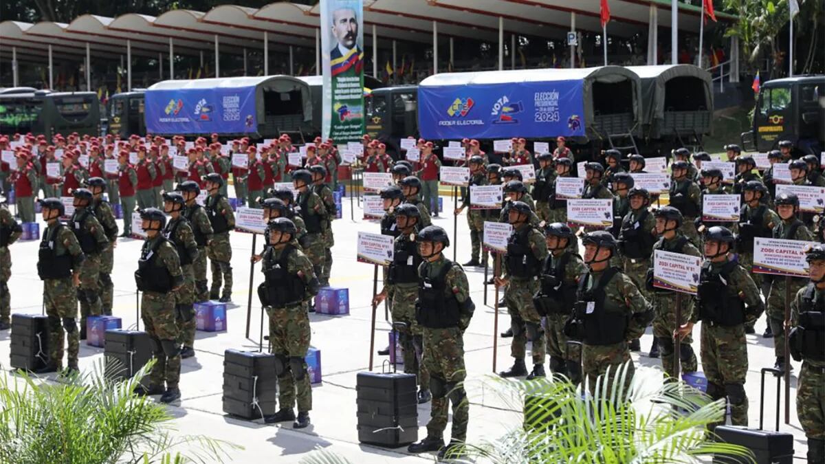 “¿Dónde está el sobre número uno?”: exigen a los militares venezolanos presentar la prueba concluyente del fraude electoral del chavismo