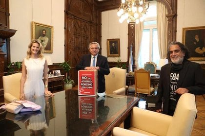 Liz Solari, Alberto Fernández y Manuel Martí, de la UVA, en la Casa Rosada, en noviembre pasado