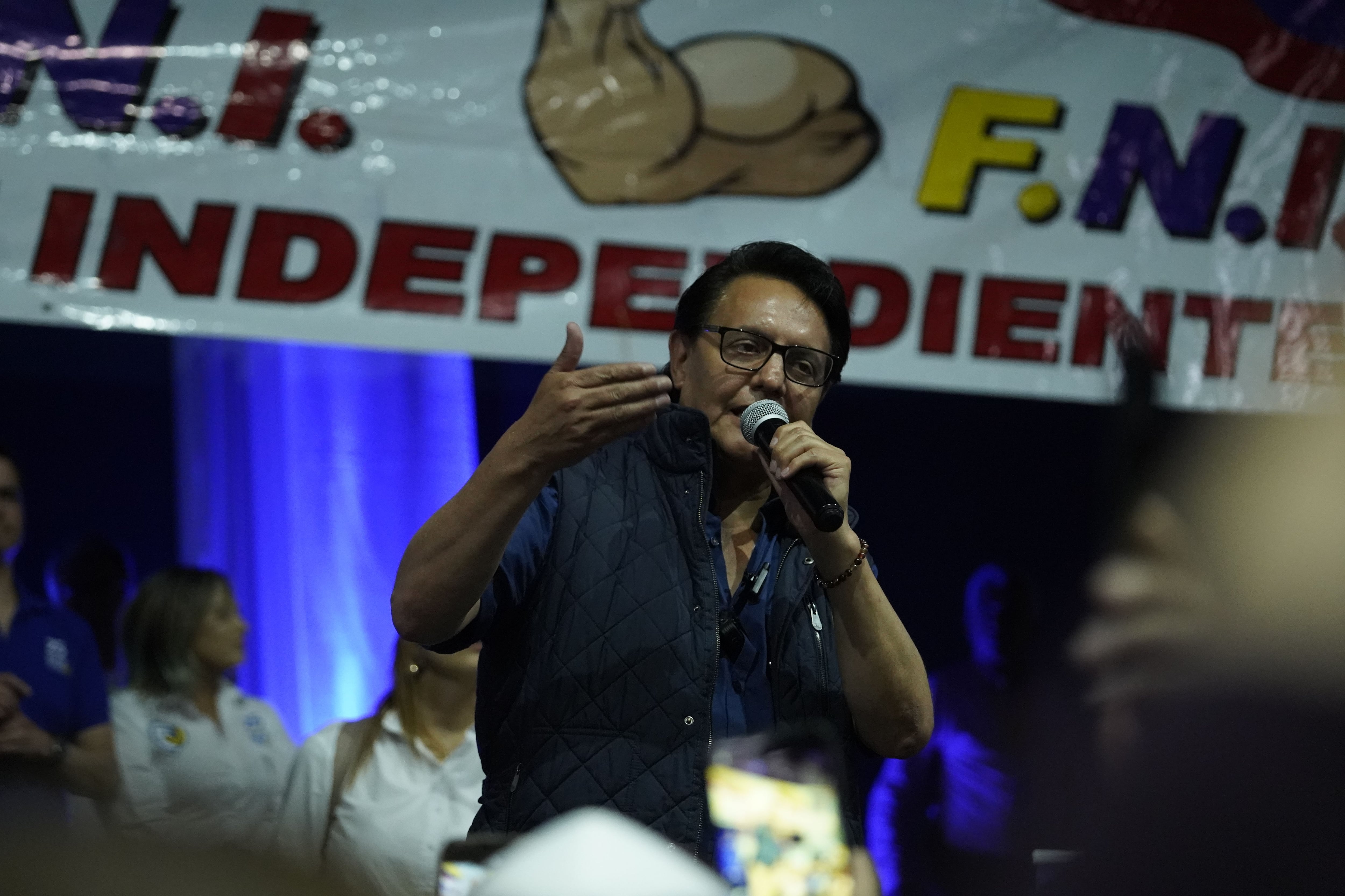 El candidato presidencial Fernando Villavicencio habla durante un mitin de campaña, minutos antes de ser asesinado, en Quito (Ecuador). EFE/STR 