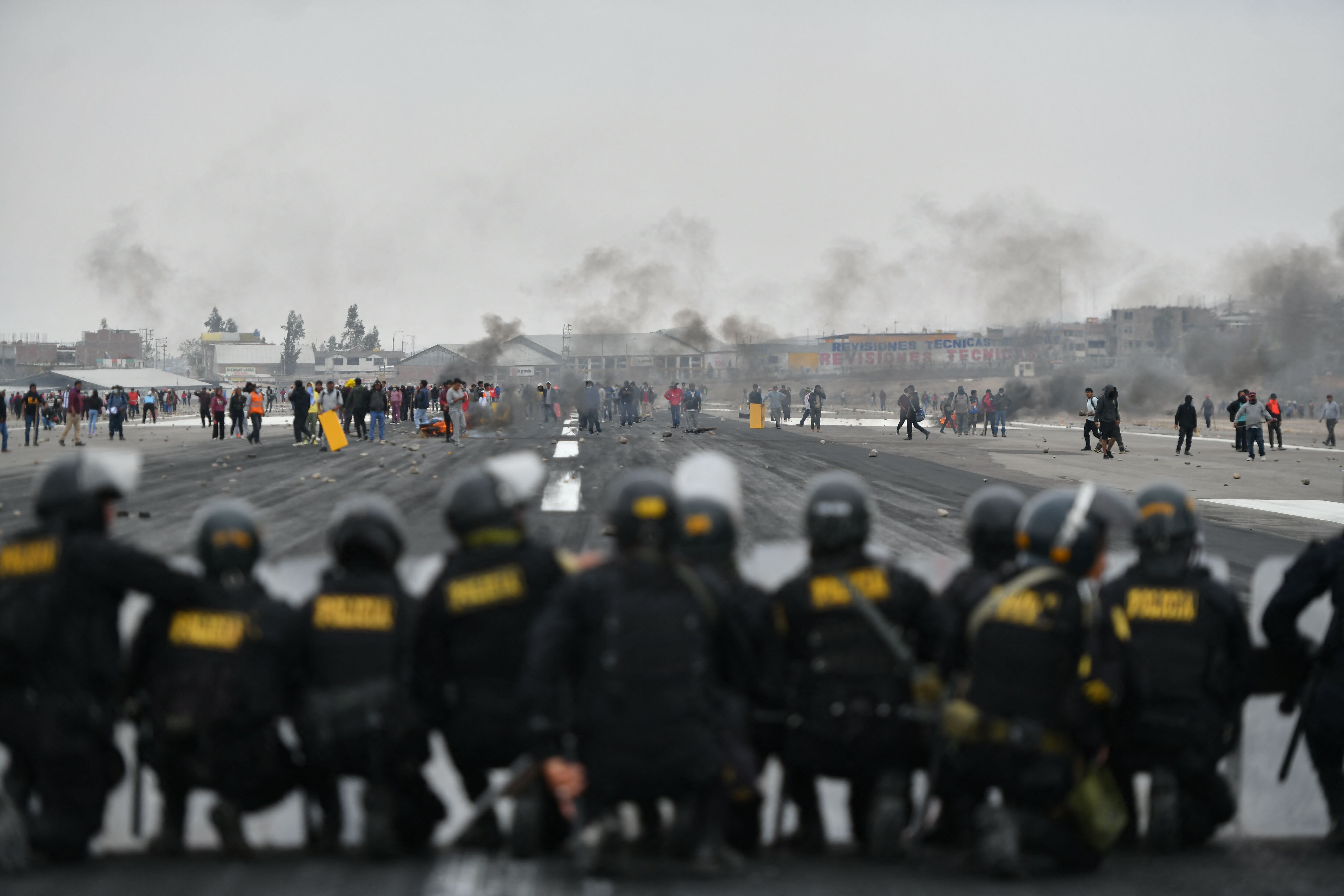 Protestas en Arequipa por toma de aeropuerto y bloqueo de carreteras