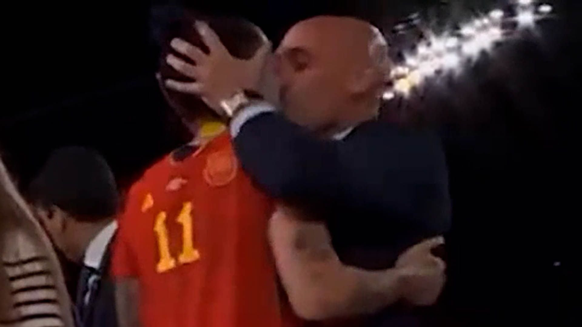 Beso de Luis Rubiales a Jenni Hermoso