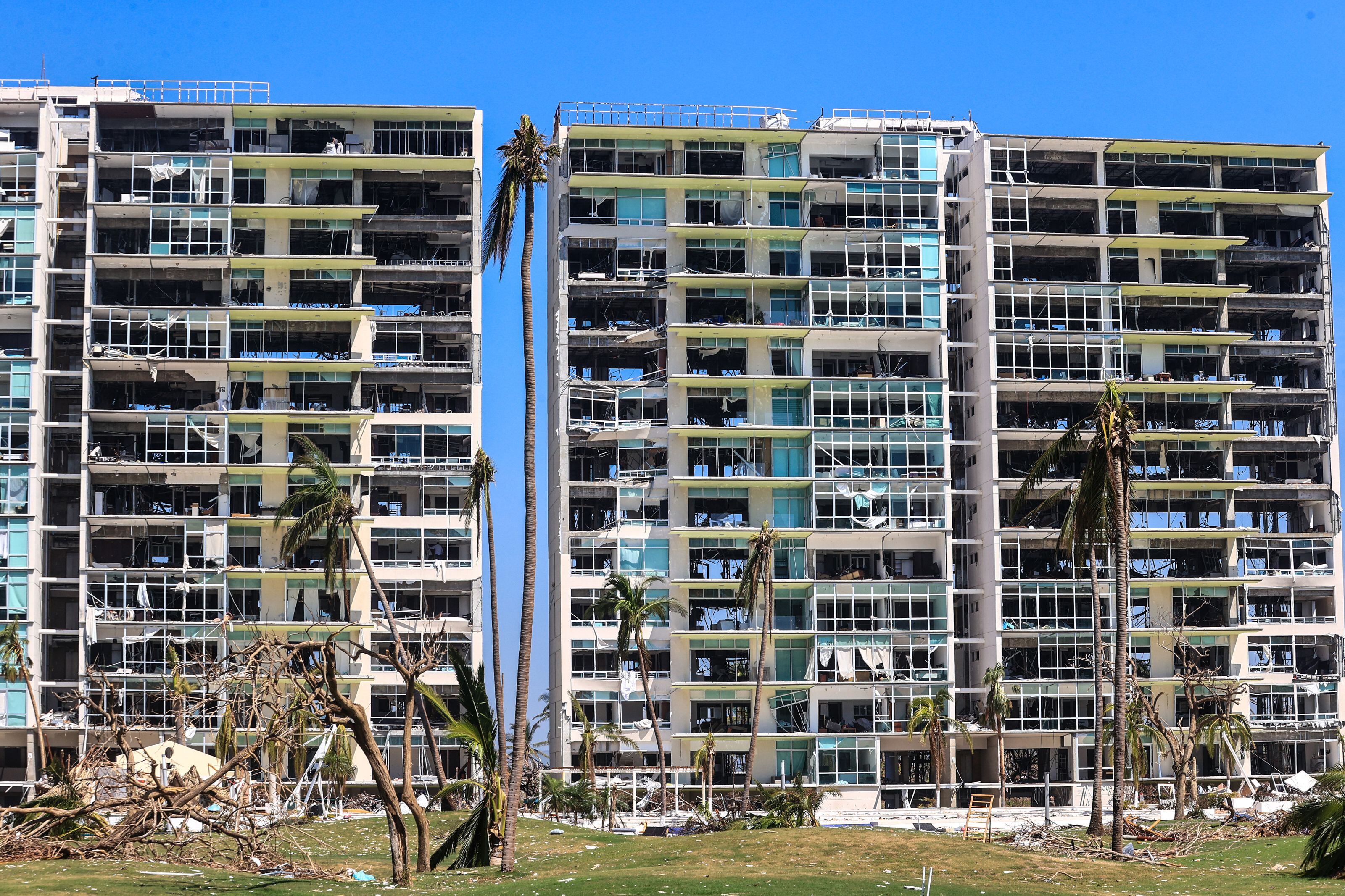 Fotografía de la zona hotelera afectada tras el paso del huracán Otis, hoy en el balneario de Acapulco, en el estado de Guerrero (México). EFE/David Guzmán
