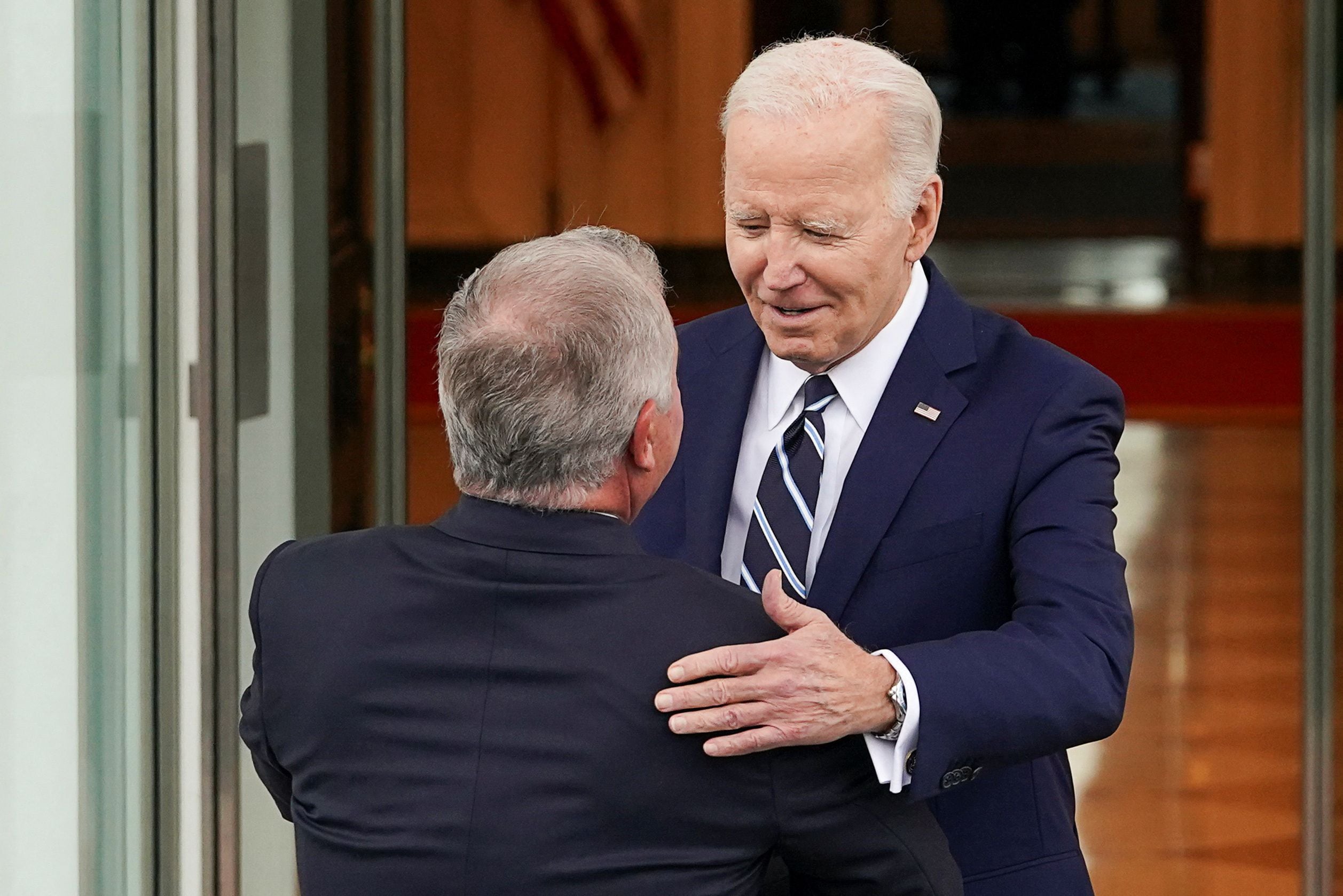 Biden junto al rey de Jordania, Abdalá II (REUTERS/Kevin Lamarque)