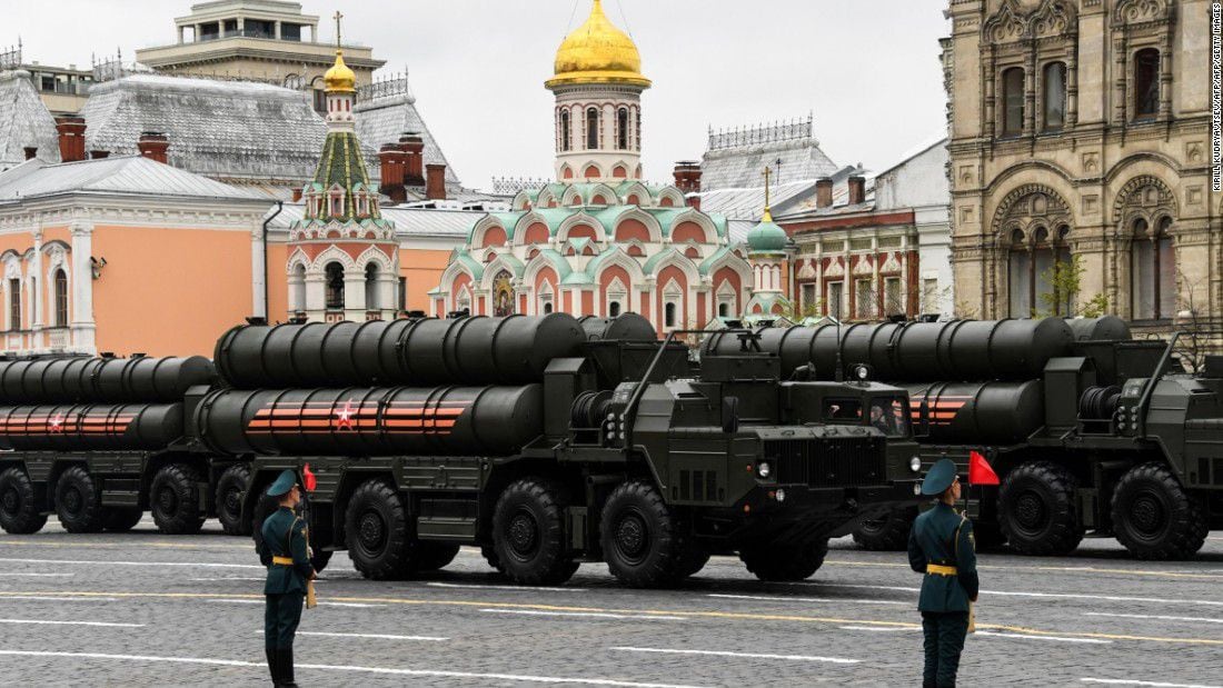 Défilé d'ogives nucléaires sur la place Rouge à Moscou.