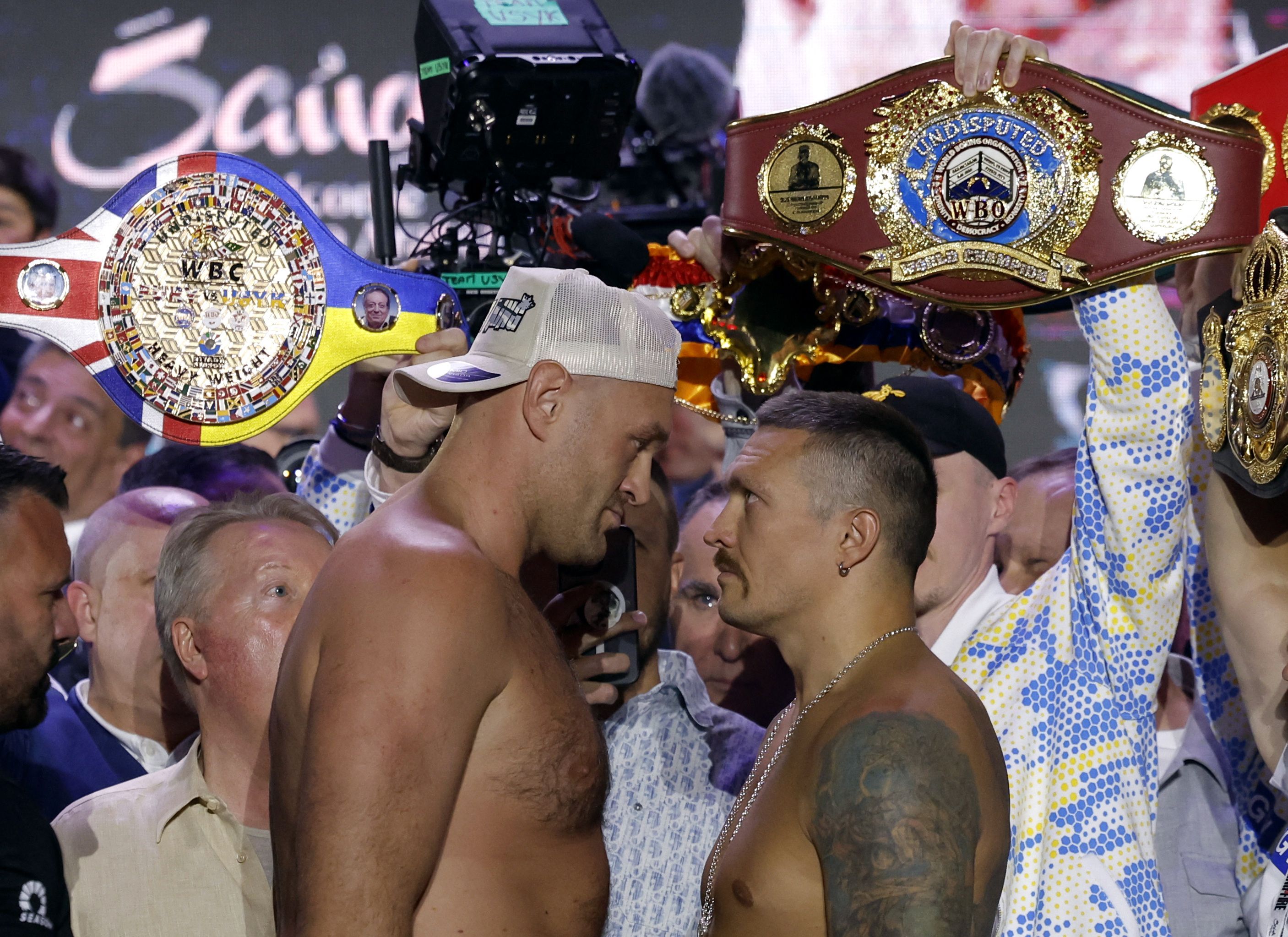 El careo entre Tyson Fury y Oleksandr Usyk (Reuters/Andrew Couldridge)