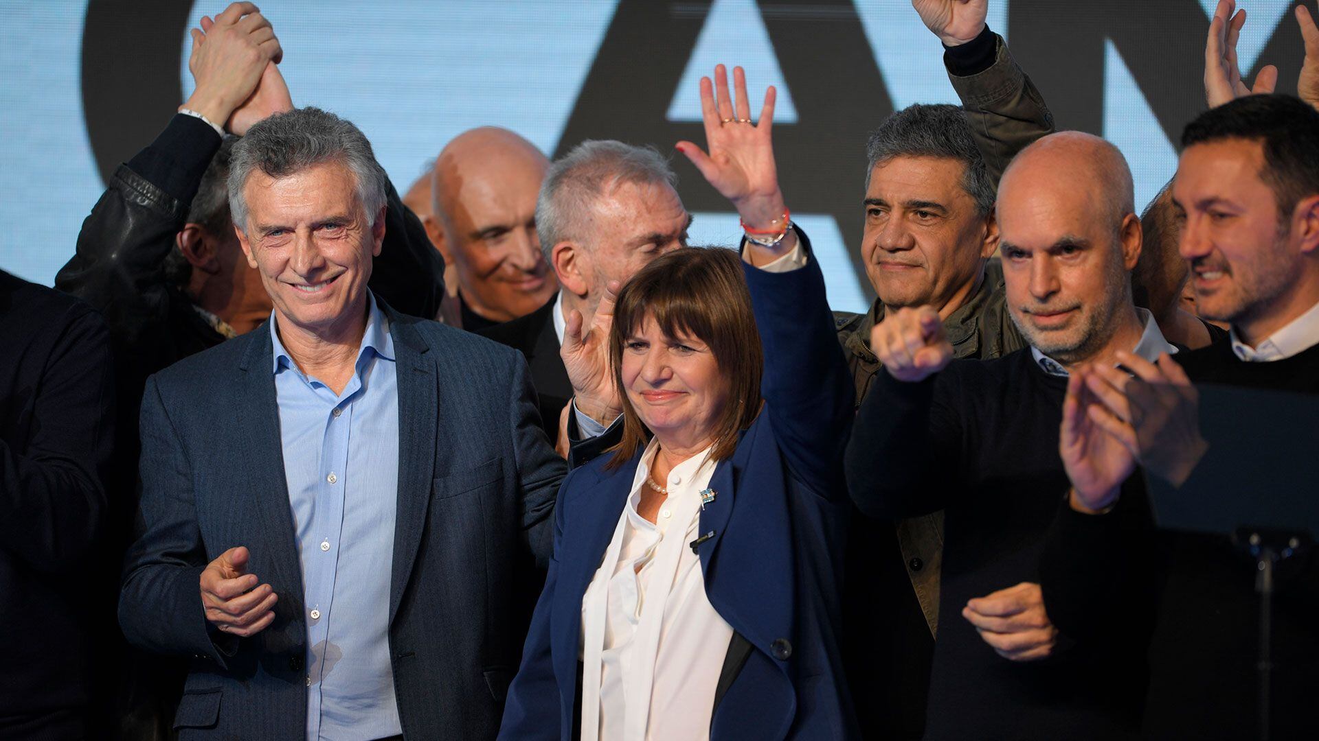 Patricia Bullrich se mostró con Mauricio Macri y Rodríguez Larreta luego de la victoria: “Ahora vamos todos juntos a ganar las elecciones generales” (Télam)
