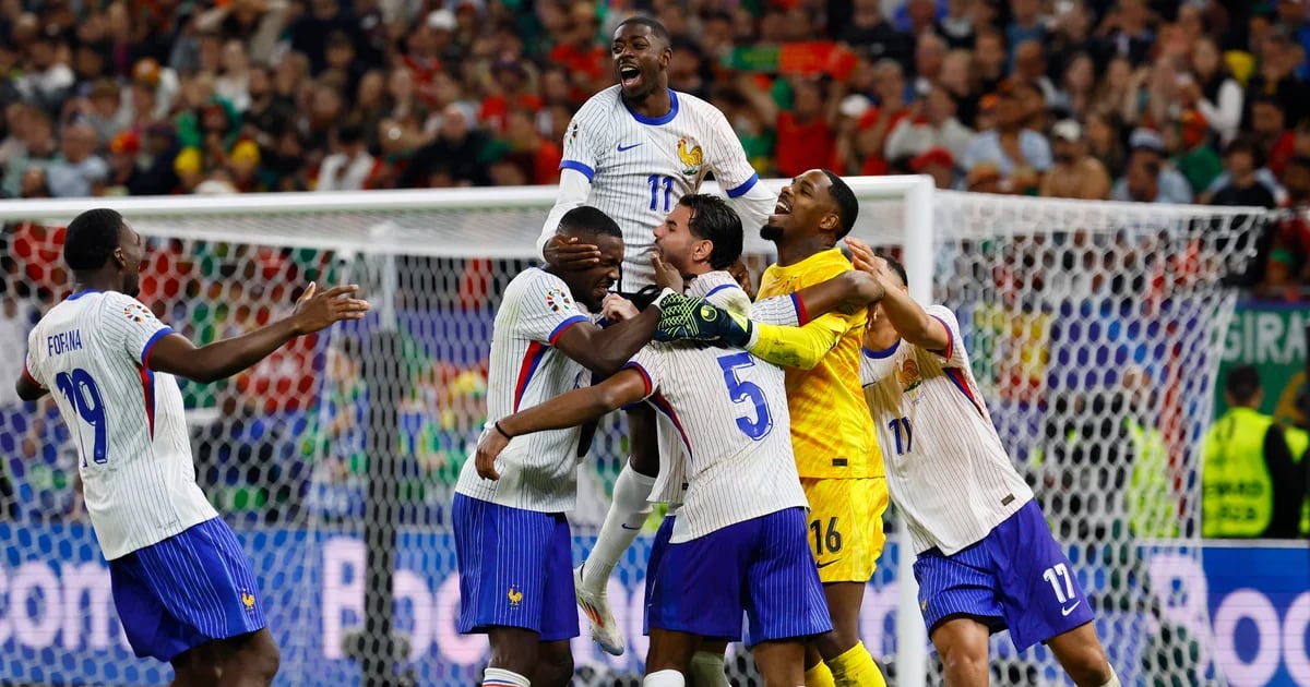 França vence Portugal nos pênaltis e avança às semifinais da Copa da Europa