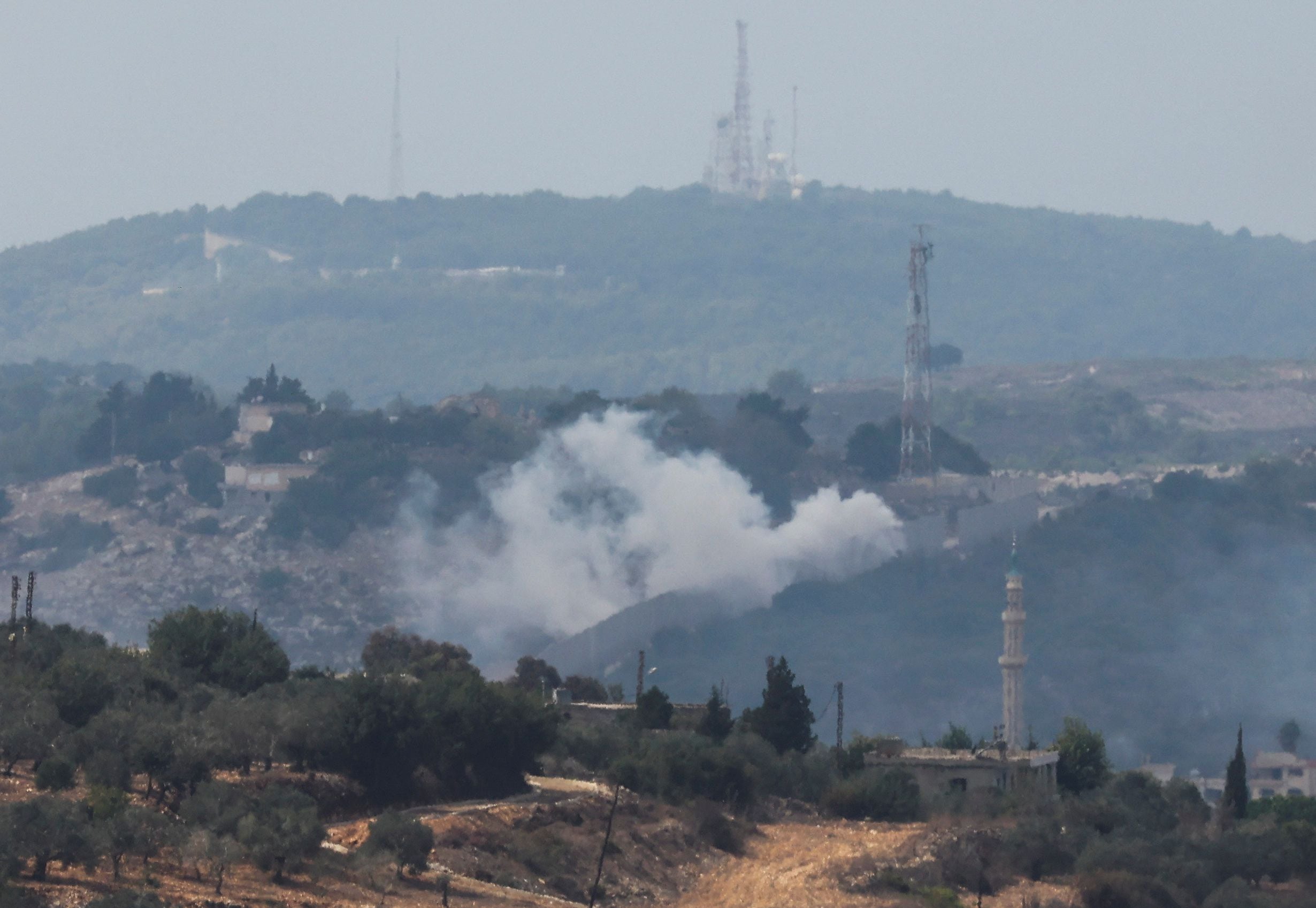 Tras los ataques terroristas de Hamas, también aumentó la tensión en la frontera entre Israel y el Líbano por los ataques con cohetes de Hezbollah (REUTERS/Mohamed Azakir)
