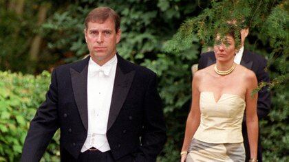 El Príncipe Andres y Ghislaine Maxwell(Grosby)