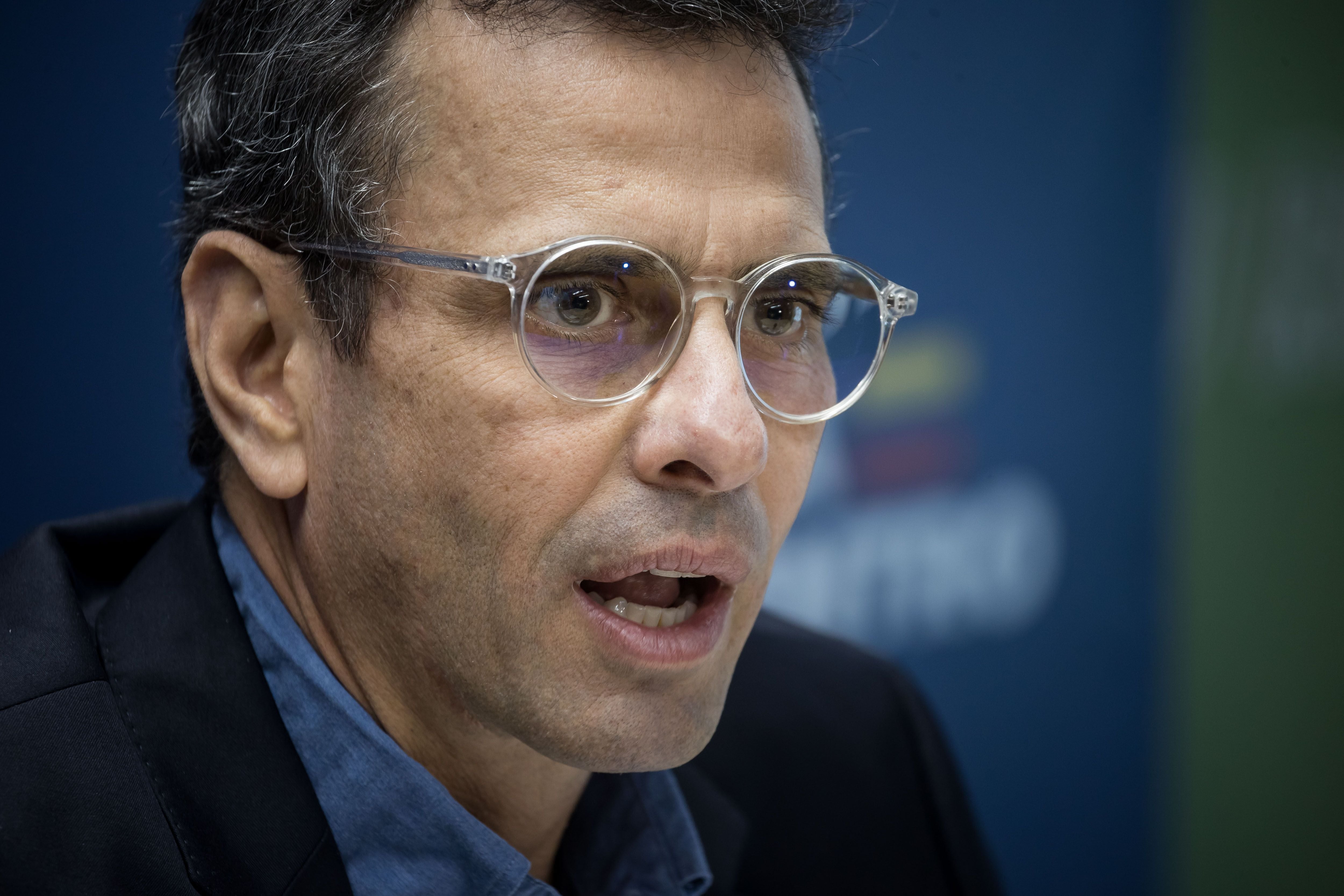 El dos veces candidato presidencial Henrique Capriles acusó a la dictadura Nicolás Maduro de usar la Contraloría “como brazo ejecutor de su visión represiva y antidemocrática” (EFE/Miguel Gutiérrez) 