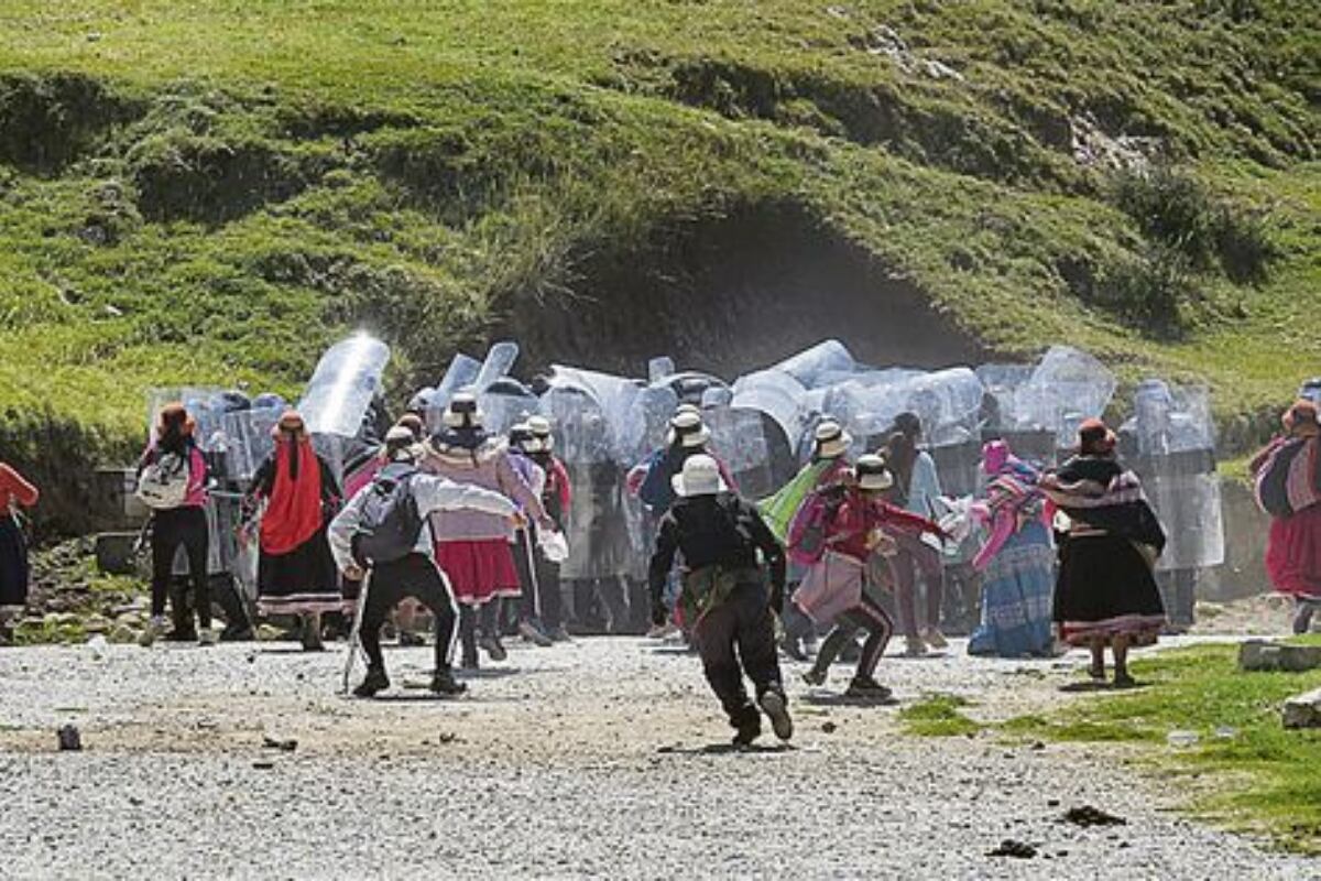 Las Bambas: enfrentamientos entre la policía y comuneros deja 14 heridos y 11 detenidos