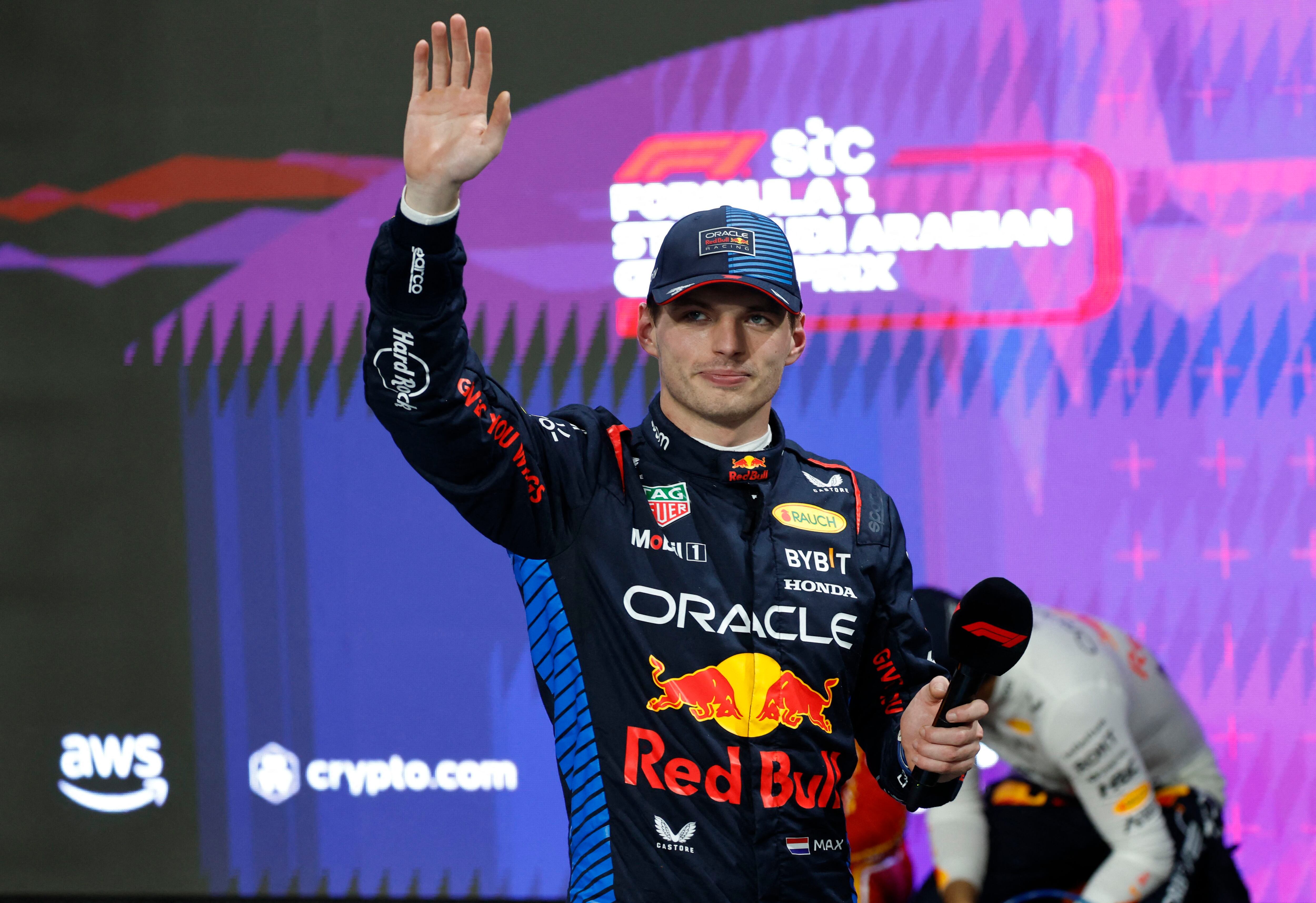 Verstappen se impuso en la clasificación a Charles Leclerc (Ferrari) y Sergio Checo Pérez (Red Bull), quien completan el podio (REUTERS/Hamad I Mohammed)