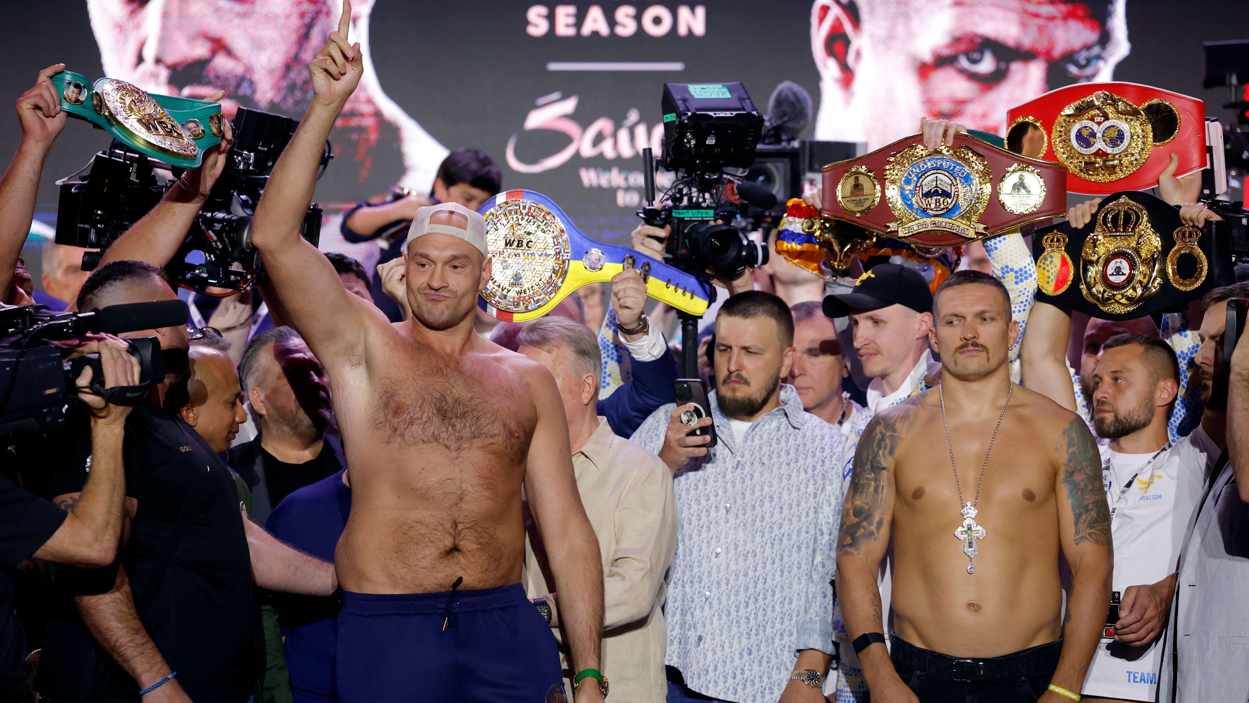 Boxing - Tyson Fury v Oleksandr Usyk - Weigh-in - BLVD City - Music World, Riyadh, Saudi Arabia - May 17, 2024 Tyson Fury and Oleksandr Usyk pose during the weigh-in alongside promoter Alexander Krassyuk Action Images via Reuters/Andrew Couldridge