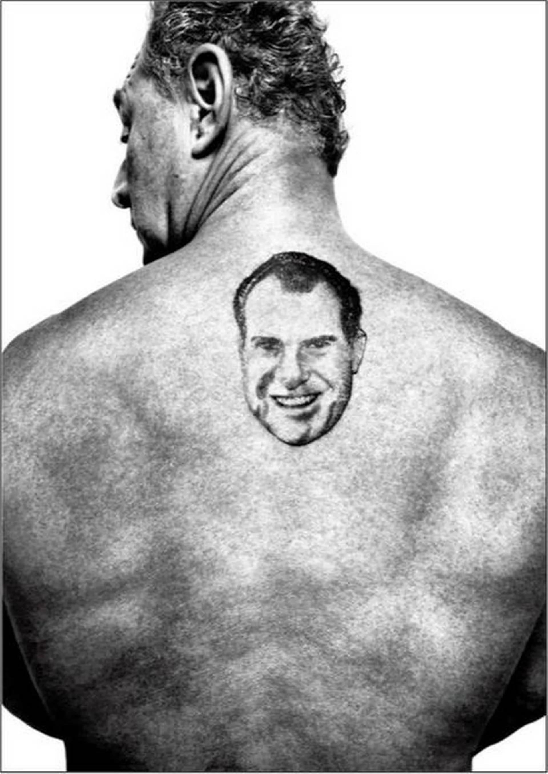El tatuaje de Nixon en su espalda