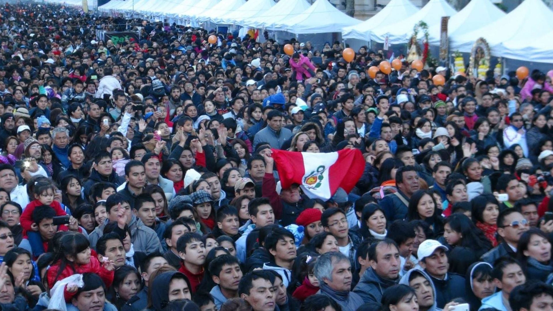 La conmemoración del Día de los Peruanos en el Exterior pone de manifiesto la huella que dejan los emigrantes, quienes llevan consigo su cultura y contribuyen al progreso del Perú. (Andina)