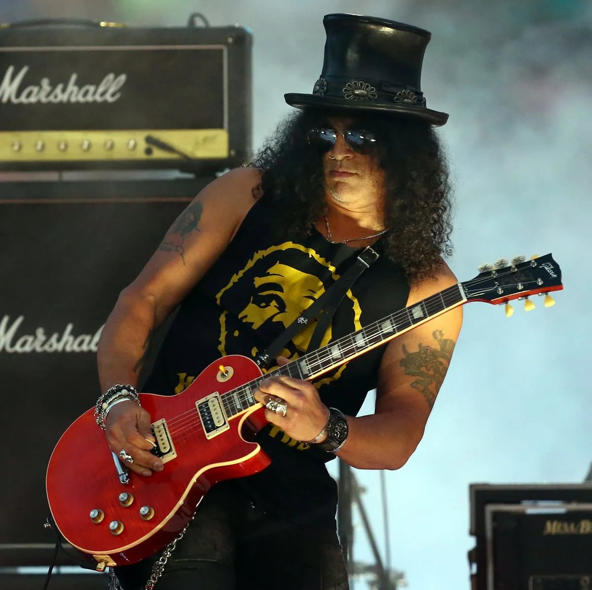 En 2012, el guitarrista de Guns N'Roses,  no creyó que después de una noche de excesos después de uno de sus concierto podría haber visto cerca a la muerte.