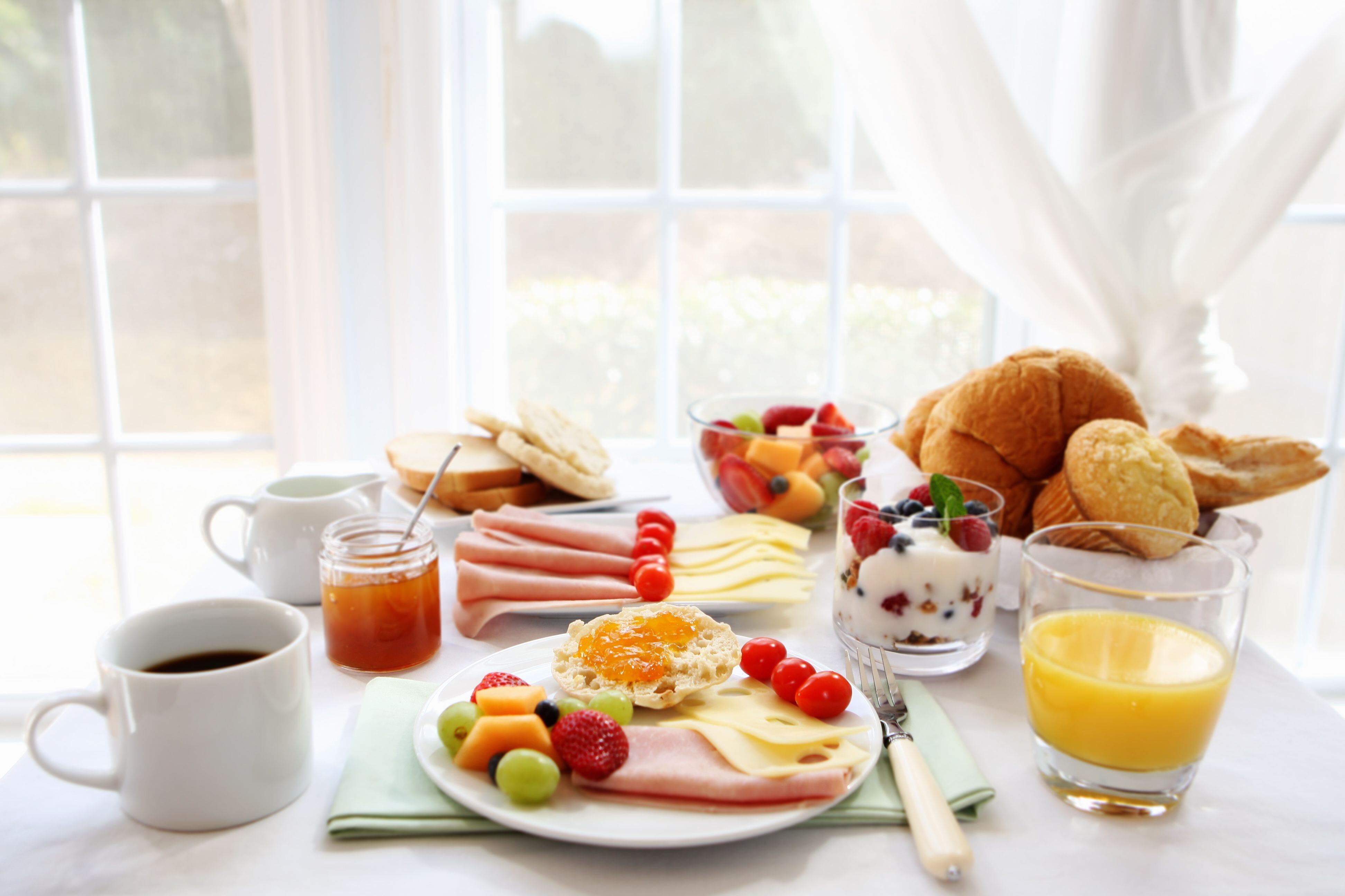 Tomar un desayuno rico en hidratos de carbono complejos prepara de la mejor manera para enfrentar el día con energía