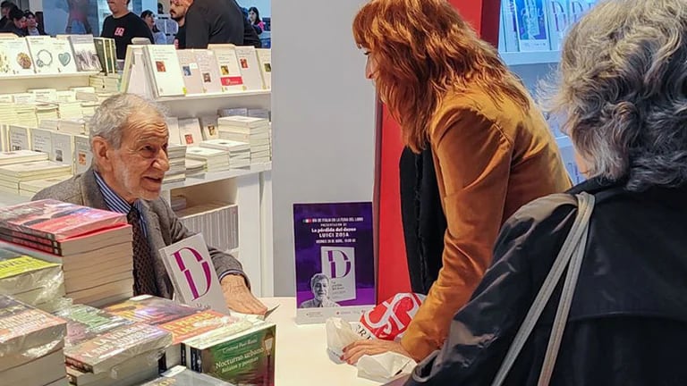 El psicoanalista Luigi Zoja en la Feria del Libro de Buenos Aires 2024. (Foto CFE)