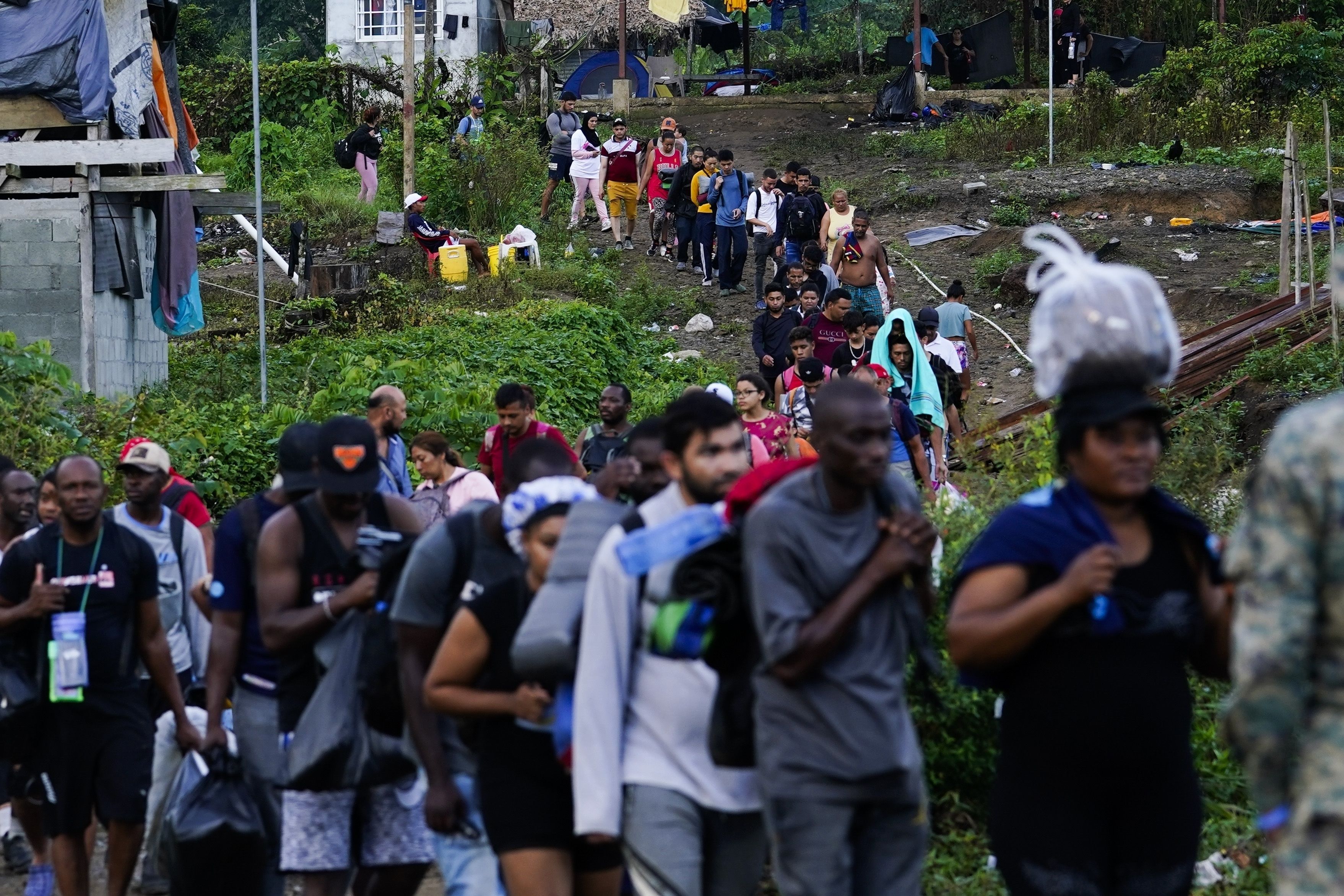 Los venezolanos llegan Centro de Recepción Temporal para Migrantes de Lajas Blancas. (AP Foto/Arnulfo Franco)