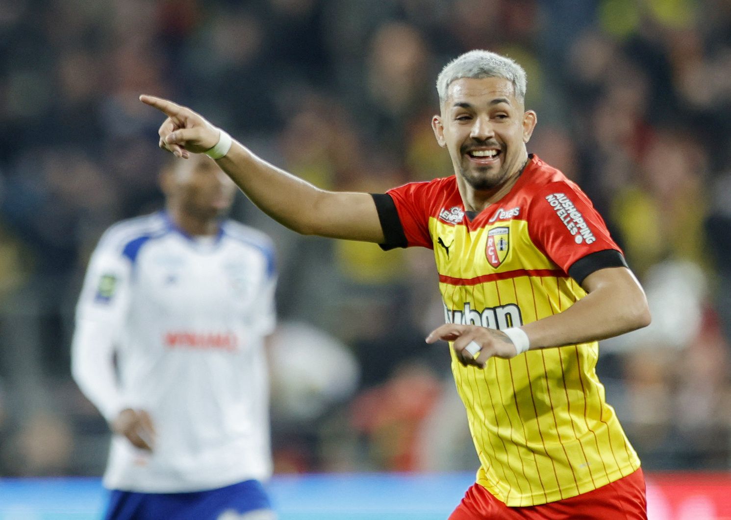 Facundo Medina festeja un gol con la camiseta del Lens en Francia (REUTERS/Pascal Rossignol)