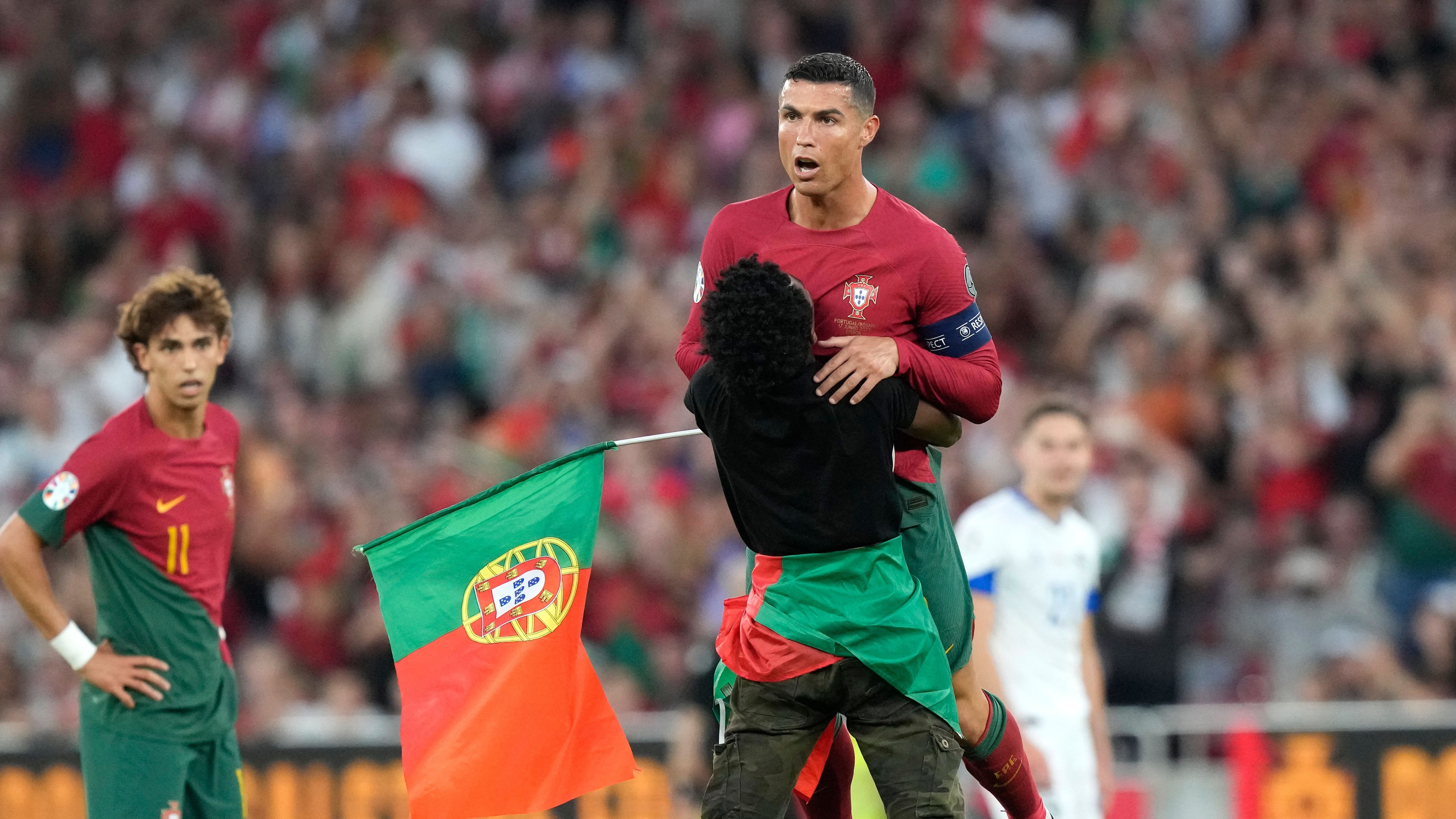 With 123 goals and 201 appearances, Cristiano leads both statistics at national team level (Photo: AP/Armando Franca)