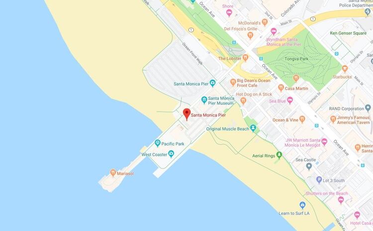 Las autoridades han prohibido el ingreso de baÃ±istas a esta Ã¡rea del ocÃ©ano por su proximidad con el muelle de de Main Street y su peligrosidad. (Foto: Google Maps)