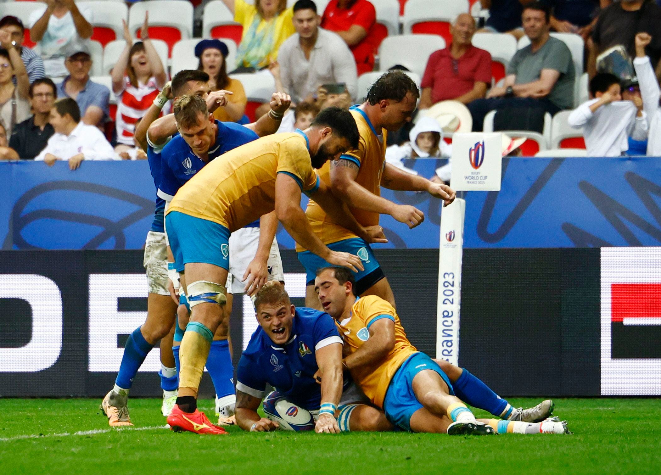 Uruguay se fue 17-7 al descanso y no pudo sostener la ventaja en la segunda mitad (Foto: Reuters)