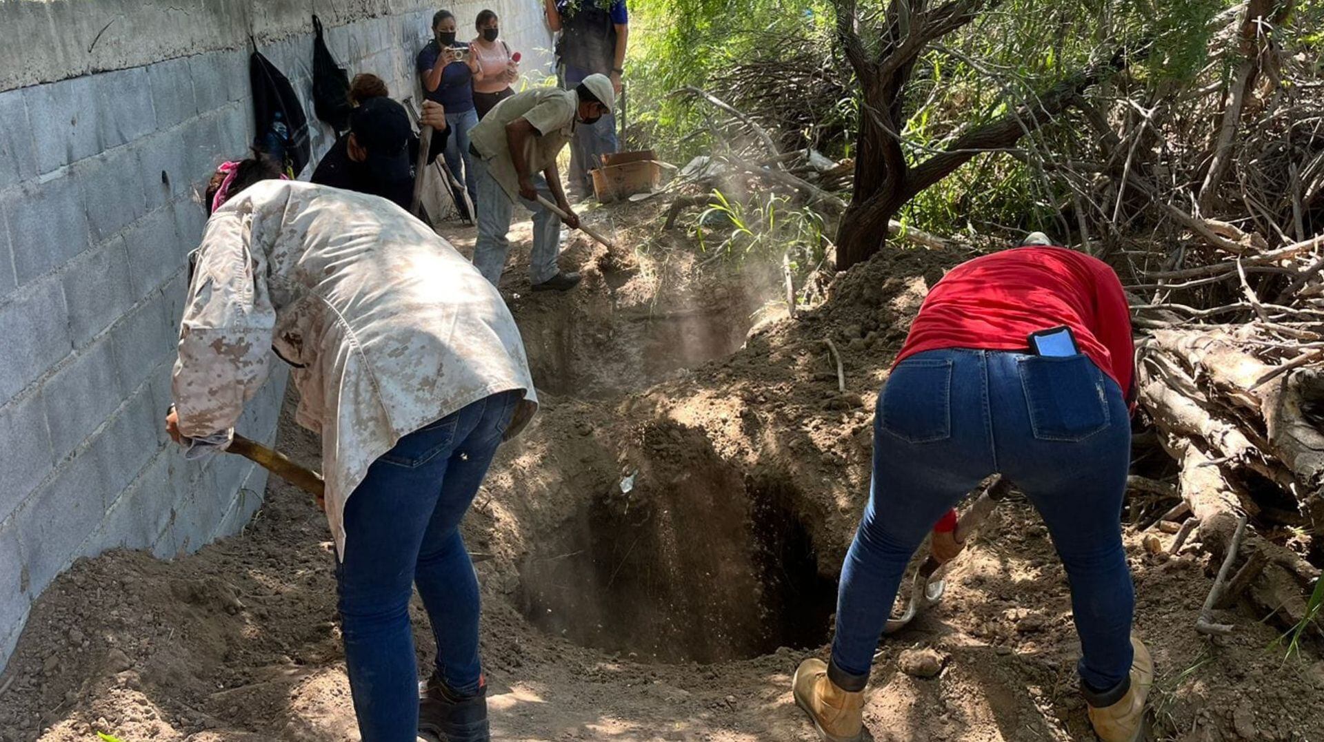 En días recientes, colectivos de búsqueda encontraron más de 20 cuerpos en al menos una decena de fosas en Reynosa, Tamaulipas. (Facebook/Desaparecidos en Tamaulipas Colectivo Amor)