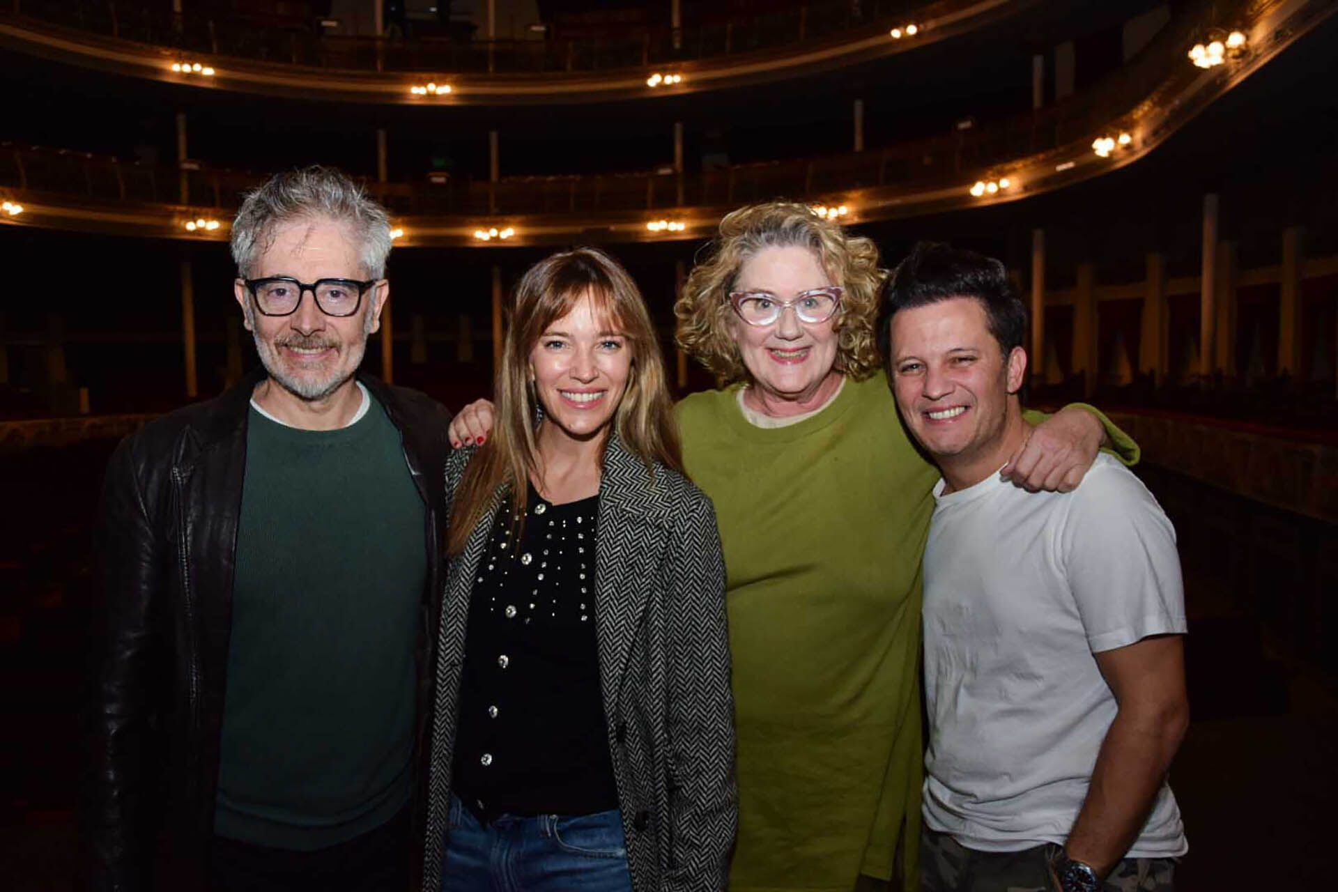 Luisana Lopilato fue a ver a Darío en una de sus funciones teatrales