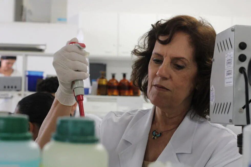 La investigador Maria Elena De Lima lleva más de dos décadas investigando el veneno de araña para la disfunción eréctil (foto: Facultad de Salud de Santa Casa de Belo Horizonte)