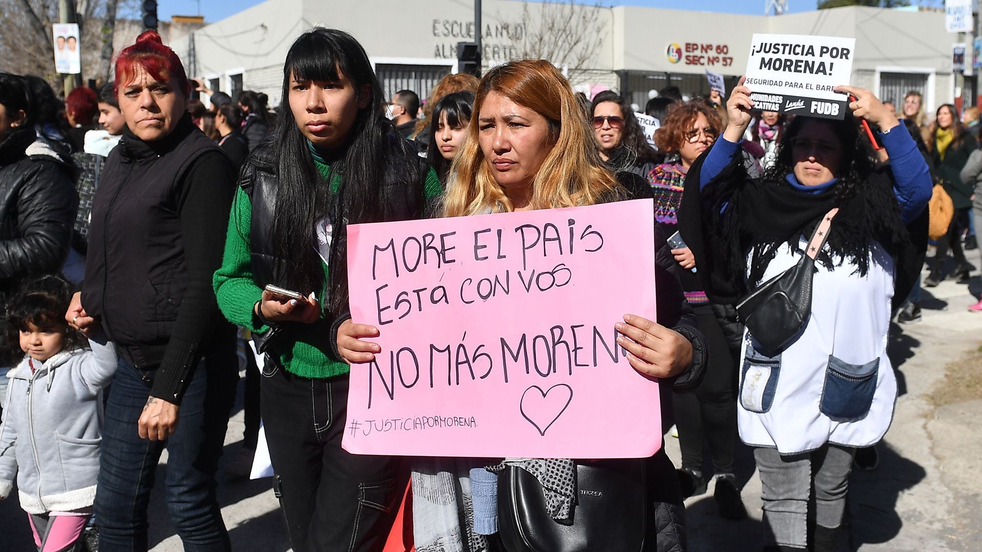 abrazo Escuela Morena Dominguez lanus