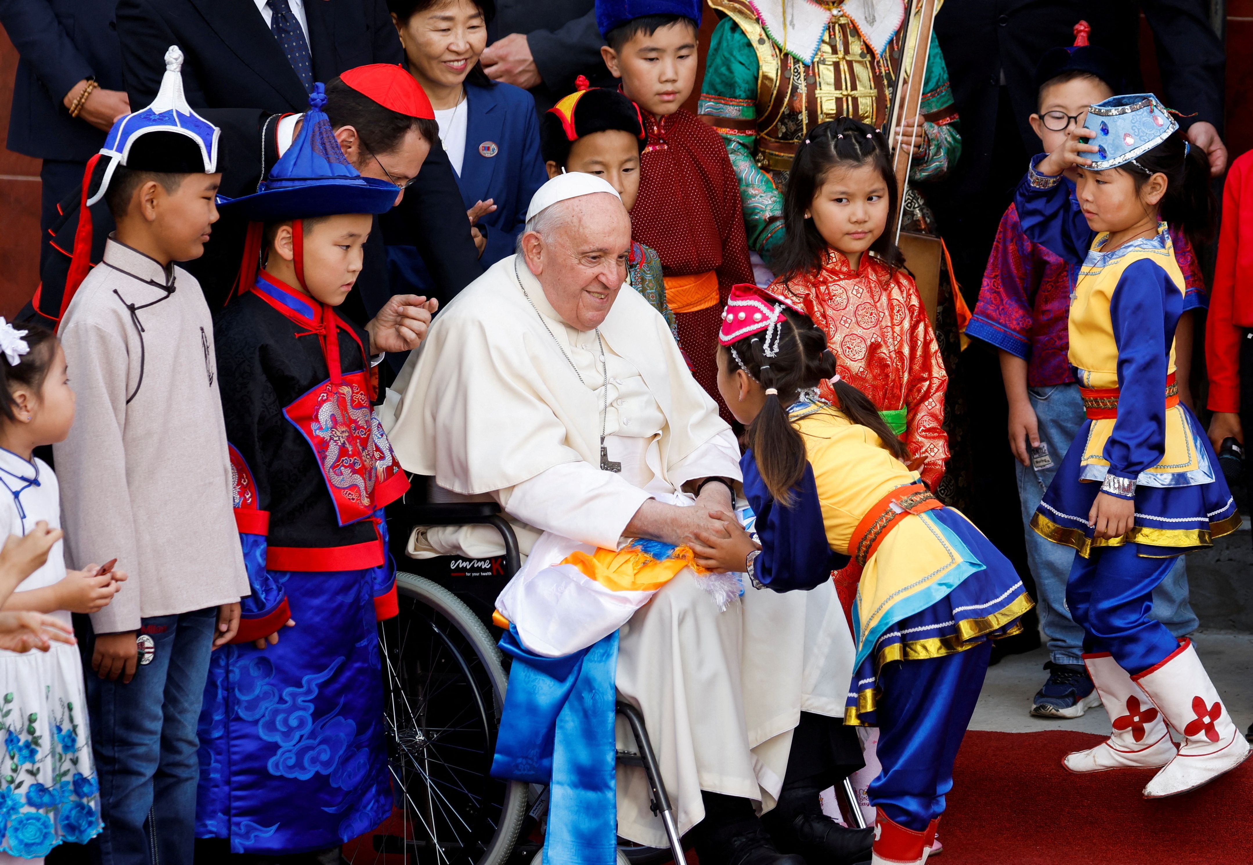 Es la primera vez que un pontífice visita este país asiático y se lleva a cabo en una época en que las relaciones del Vaticano con los dos poderosos vecinos de Mongolia: Rusia y China, están de nuevo bajo tensión. (REUTERS)