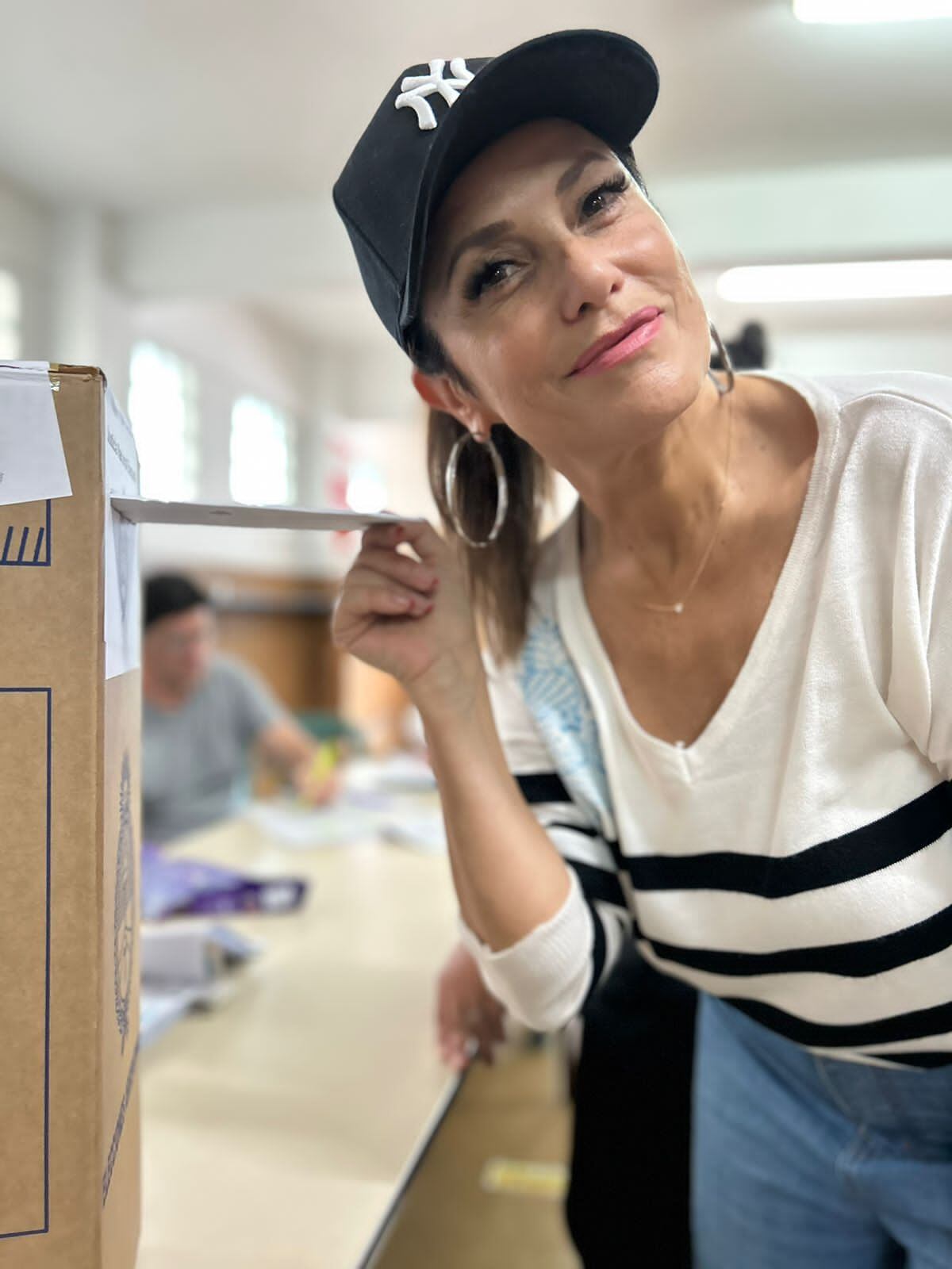 María Fernanda Callejón votó en el Colegio Argentina de Colegiales