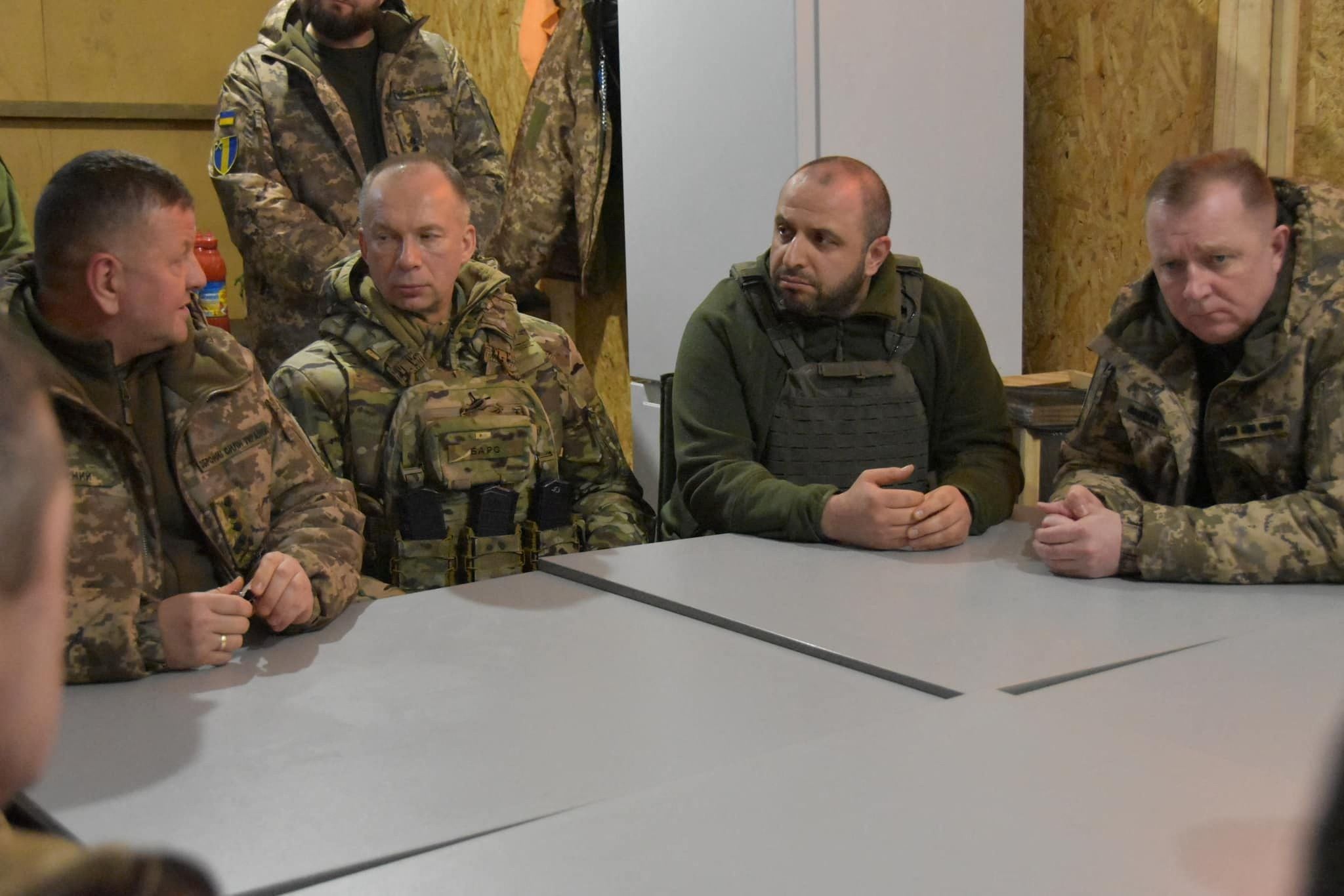 Syrskyi es uno de los pocos comandantes de alto rango que visita regularmente el frente (Press Service of the Ministry of Defence of Ukraine/Handout via REUTERS)
