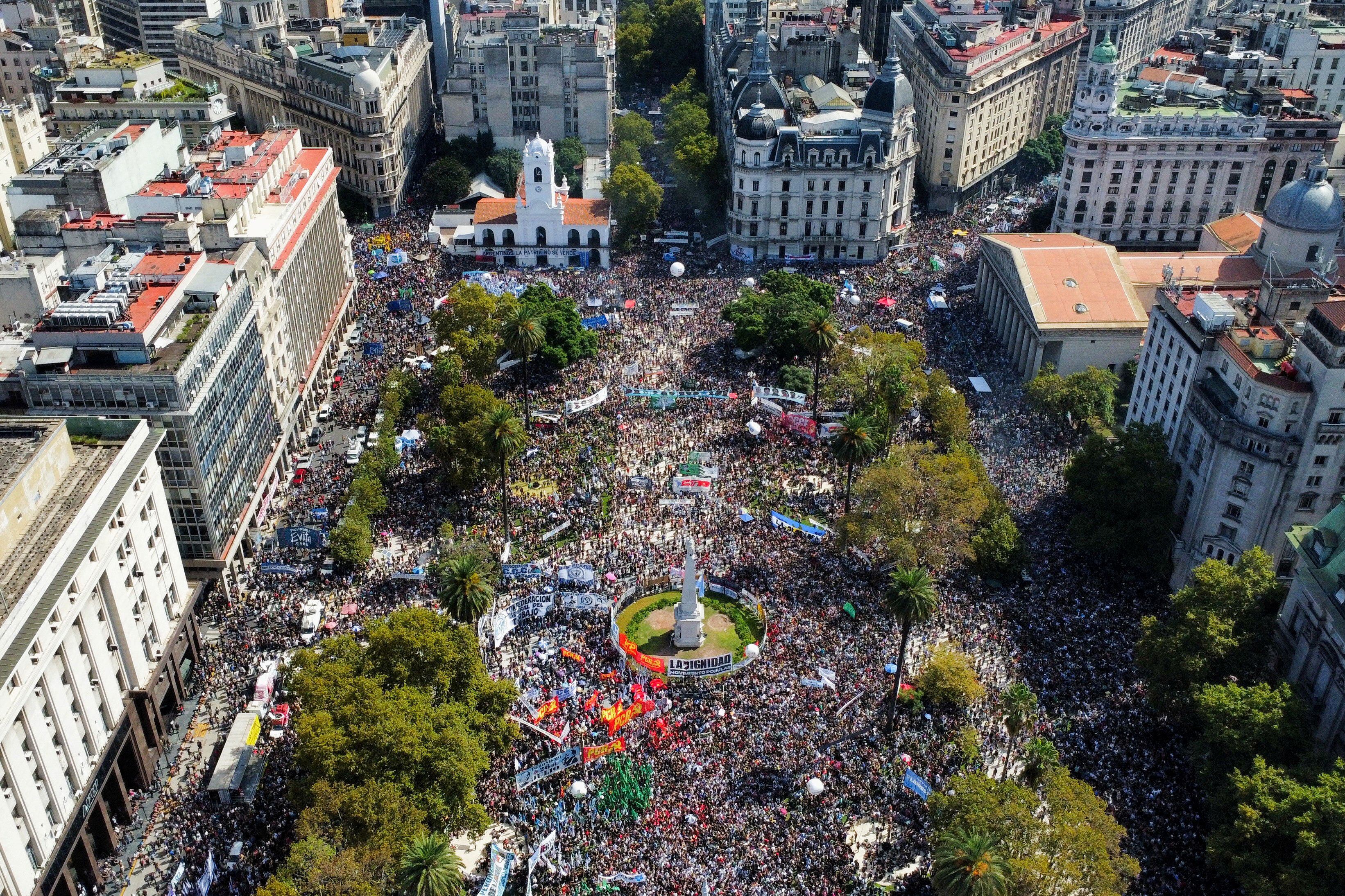 Imagen aérea de la Plaza de Mayo el 24 de marzo de 2024 (Foto: Reuters / Agustin Marcarian)