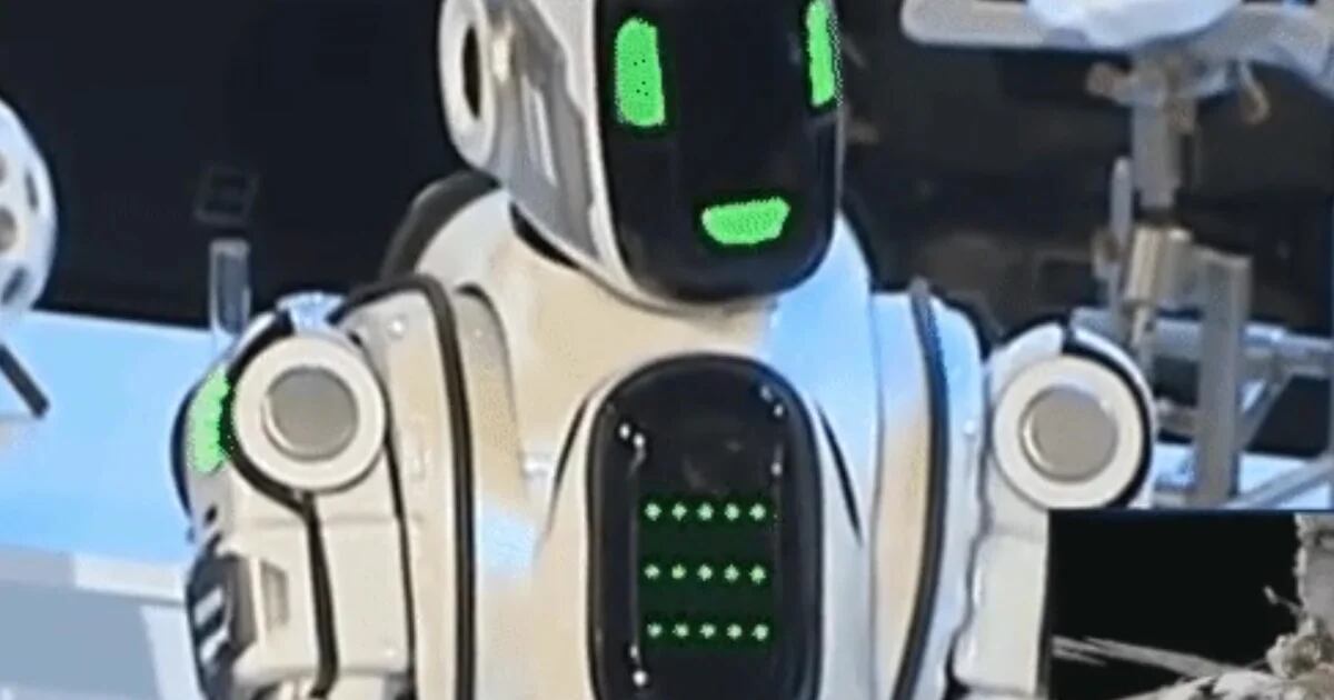Un robot hiperrealista sorprende (y asusta) a los transeúntes de