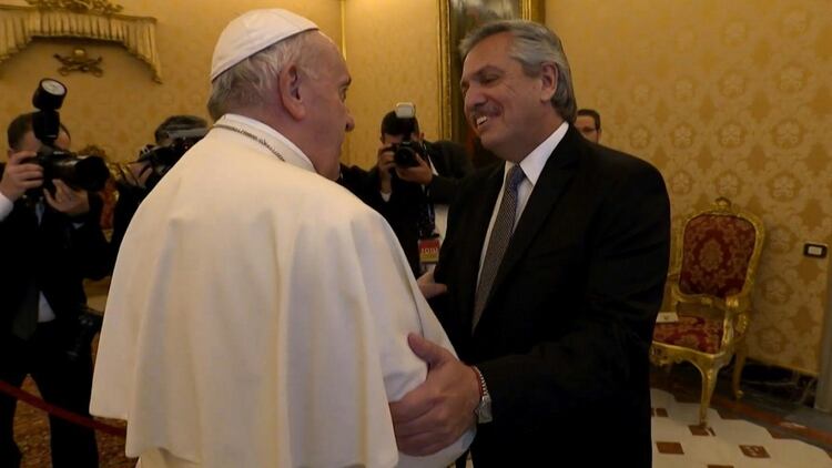 El papa Francisco y Alberto Fernández en una audiencia privada en el Vaticano