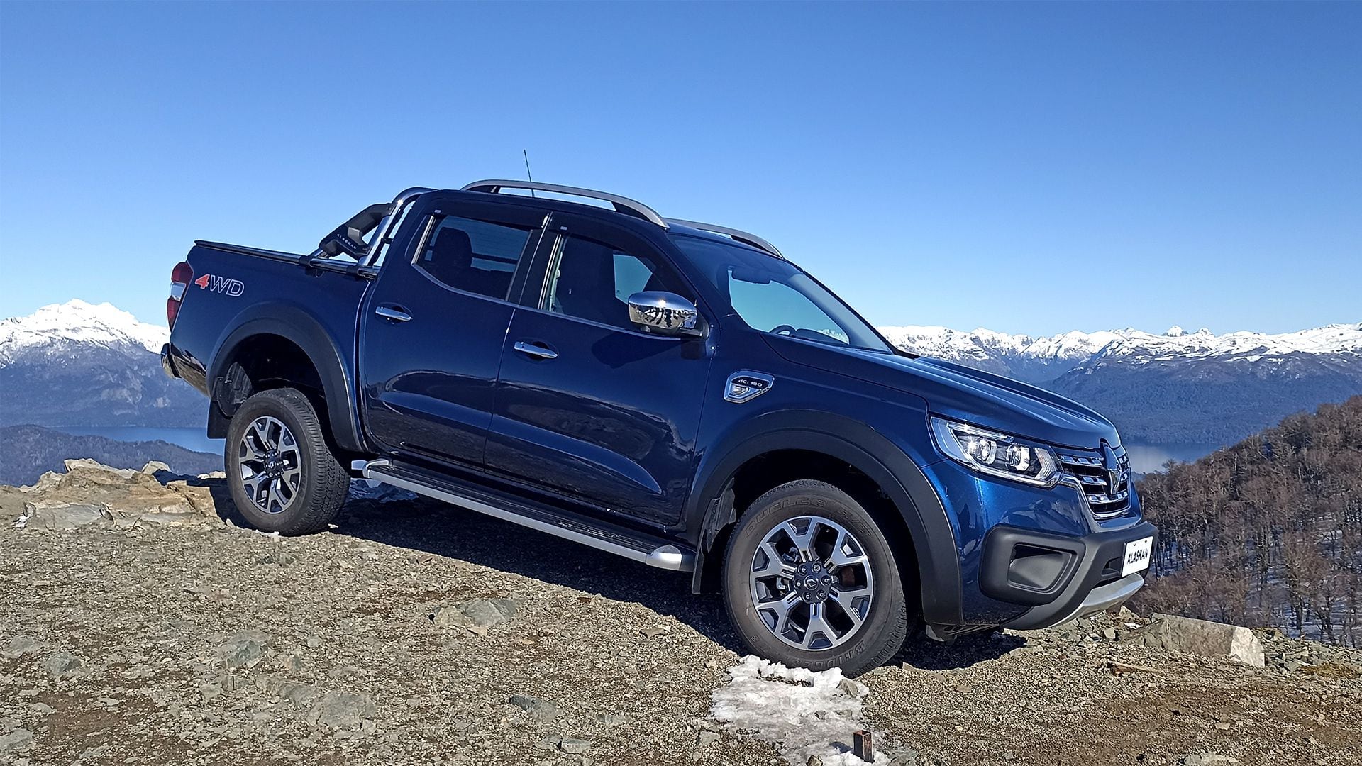 Una pick-up Alaskan en la cumbre del Cerro Bayo. Es la primera camioneta de Renault y en 2024 se presentará la segunda, de media tonelada