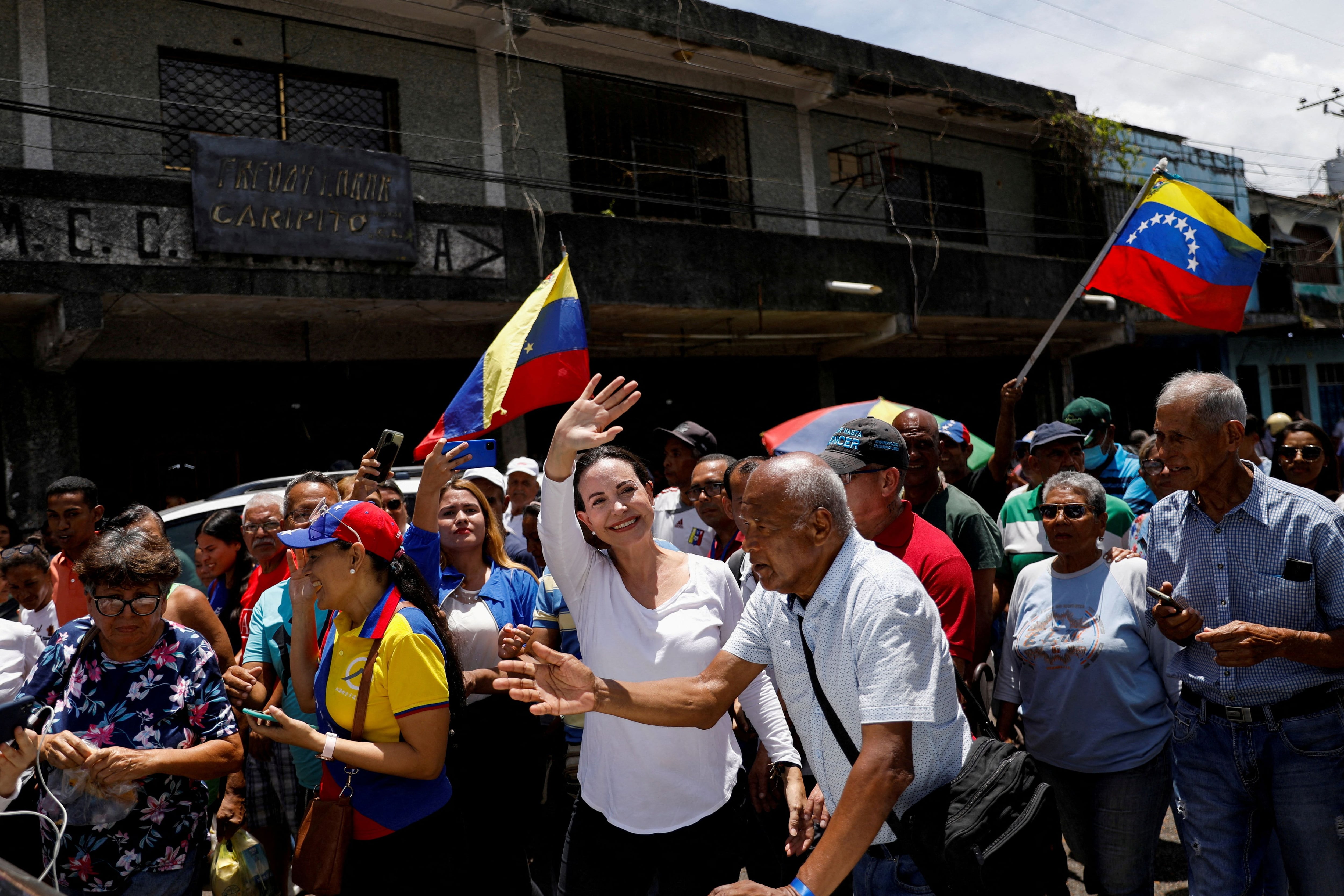 FOTO DE ARCHIVO: La precandidata María Corina Machado, quien fue inhabilitada durante 15 años por la dictadur chavista. (REUTERS/Leonardo Fernandez Viloria)