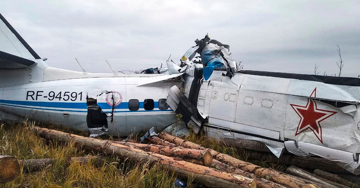 Al menos 16 personas murieron en un accidente aéreo en el oeste de Rusia