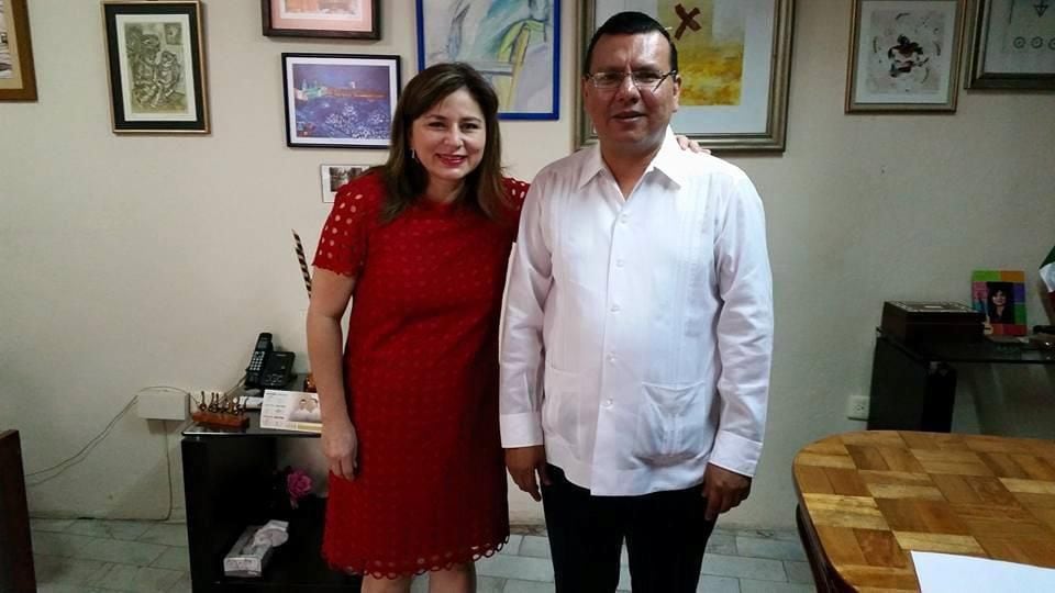 Ernesto Carballo Zurita junto a Rosalinda López (Foto: especial)