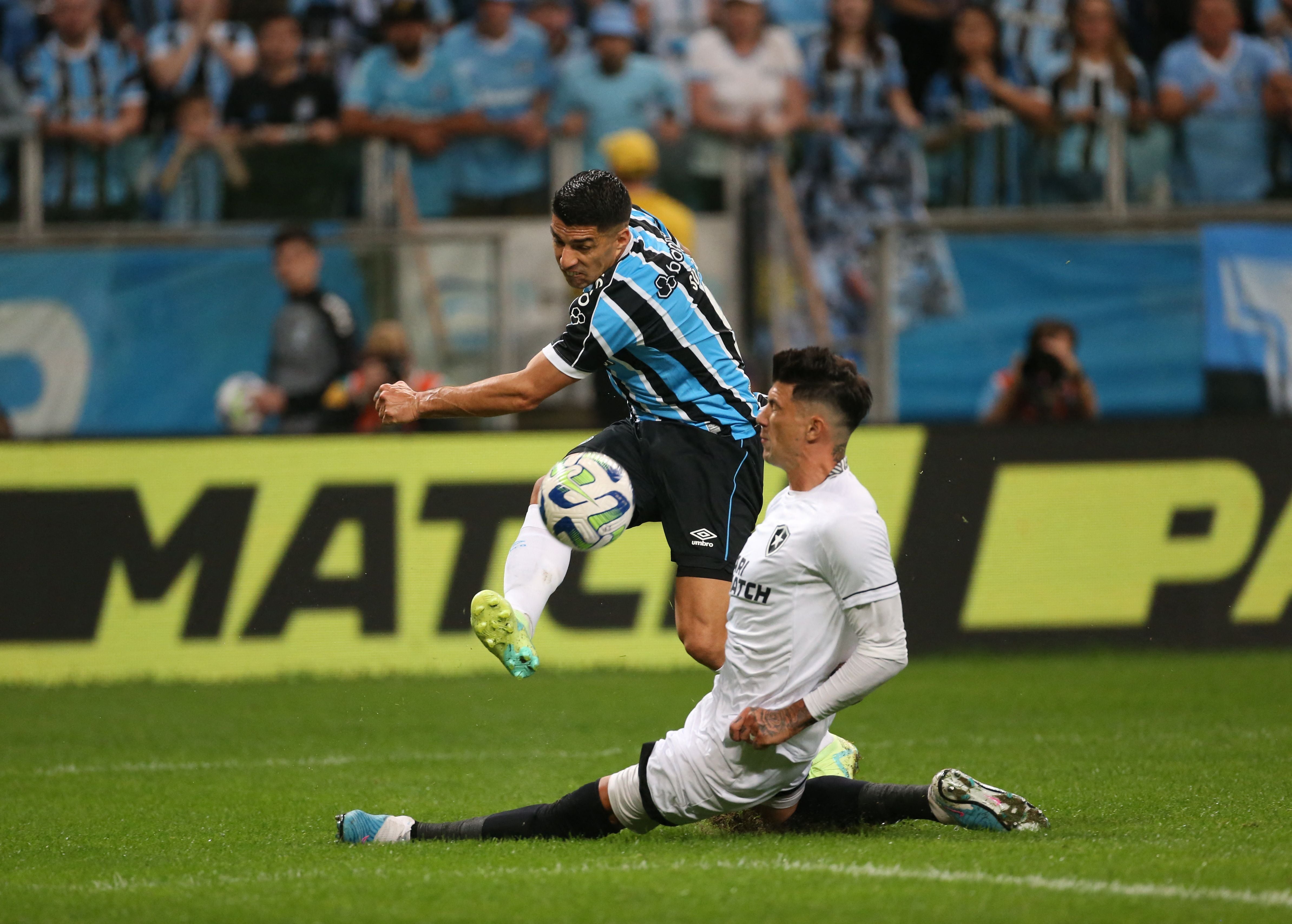 Desde que llegó a Gremio, Luis Suárez marcó 13 goles y brindó 9 asistencias en 30 partidos (REUTERS/Diego Vara)