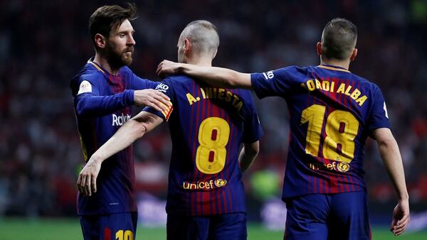 Iniesta se despide de su Ãºltima temporada en Barcelona con la Copa del Rey y la Liga